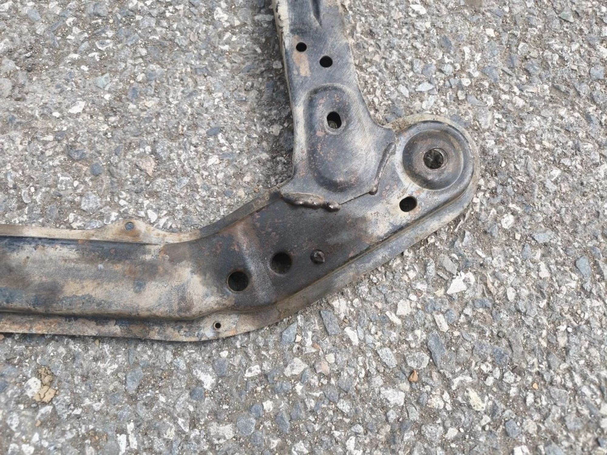https://ycs.partsauto.market/partsauto-images/thmbs/userImages/d89d66a30f14dbad161fb7a986aa0fe5/part/8b0bcc3e-a79c-4360-88f8-a3c9b725db0e_1780408998106.jpg