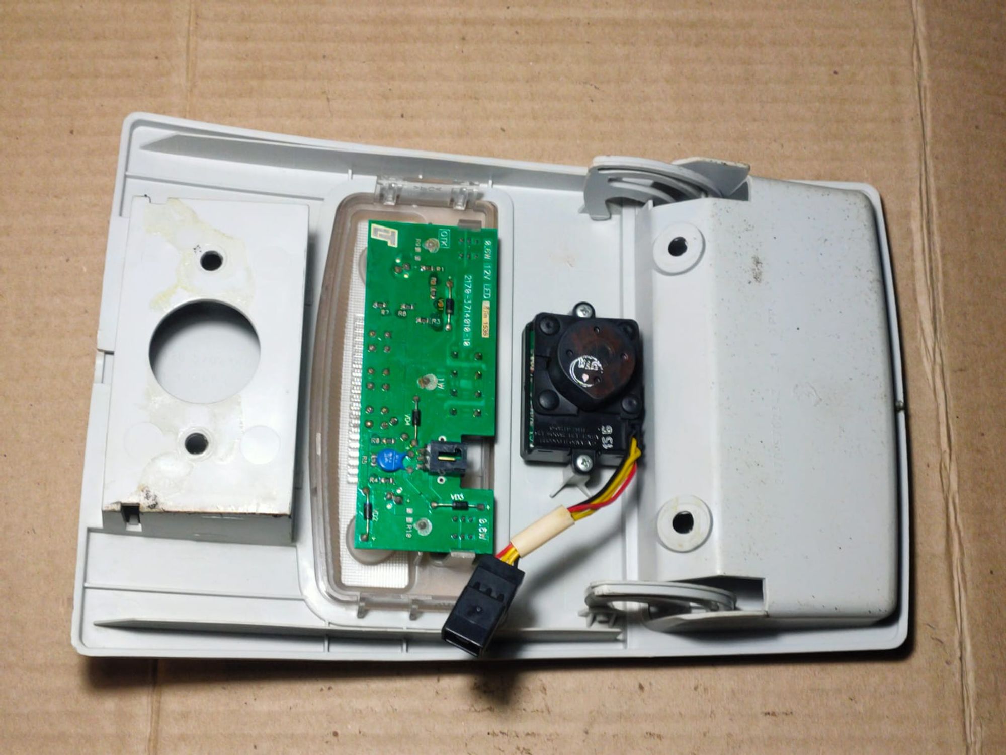 https://ycs.partsauto.market/partsauto-images/thmbs/userImages/d89d66a30f14dbad161fb7a986aa0fe5/part/8bfeed43-b841-4e5e-8eb2-b8ba887dda98_1729687992671.jpg