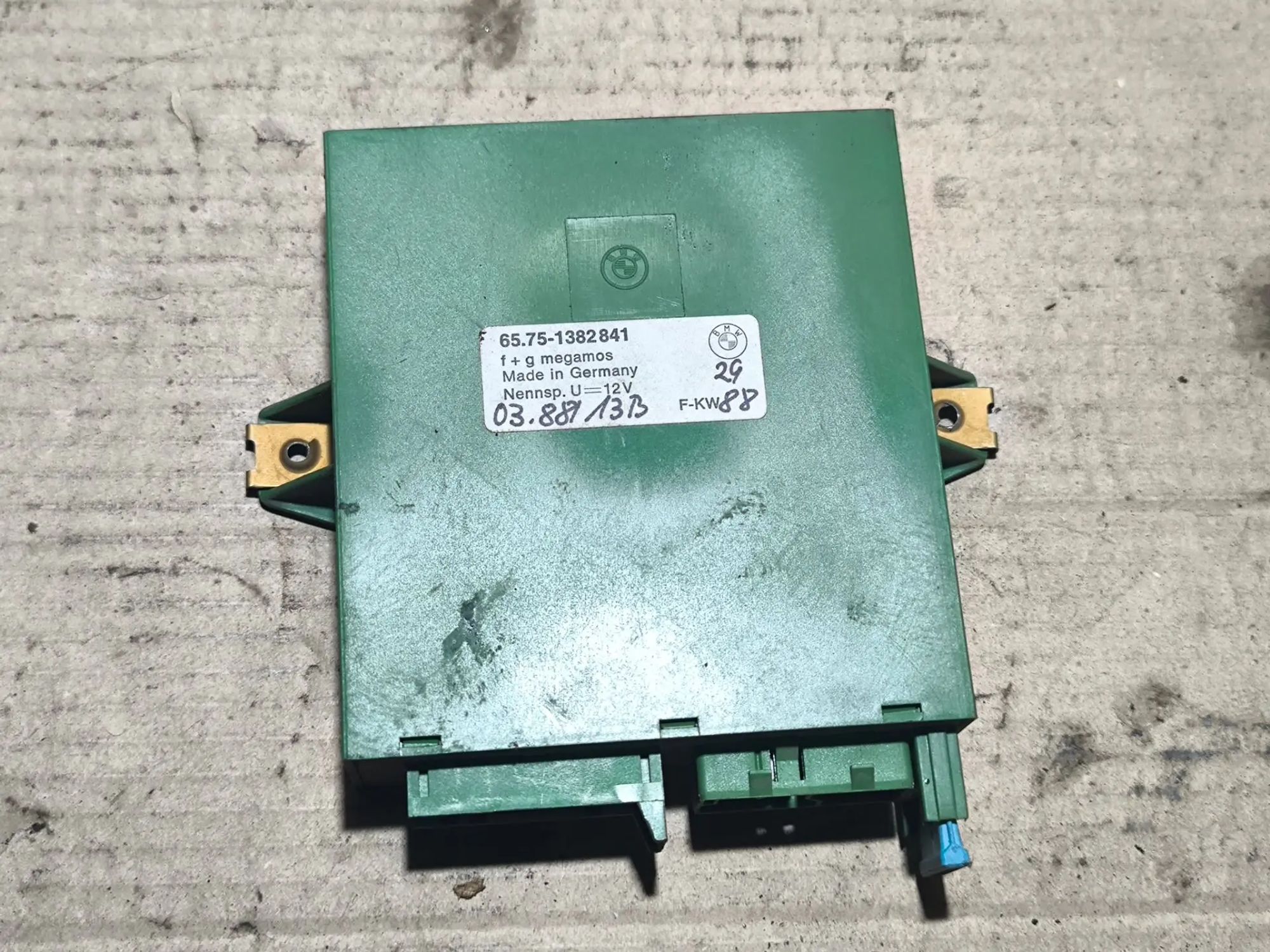 https://ycs.partsauto.market/partsauto-images/thmbs/userImages/d89d66a30f14dbad161fb7a986aa0fe5/part/8caed306-02ad-4ae7-98f9-1954e7b6a58d_1782653799249.jpg