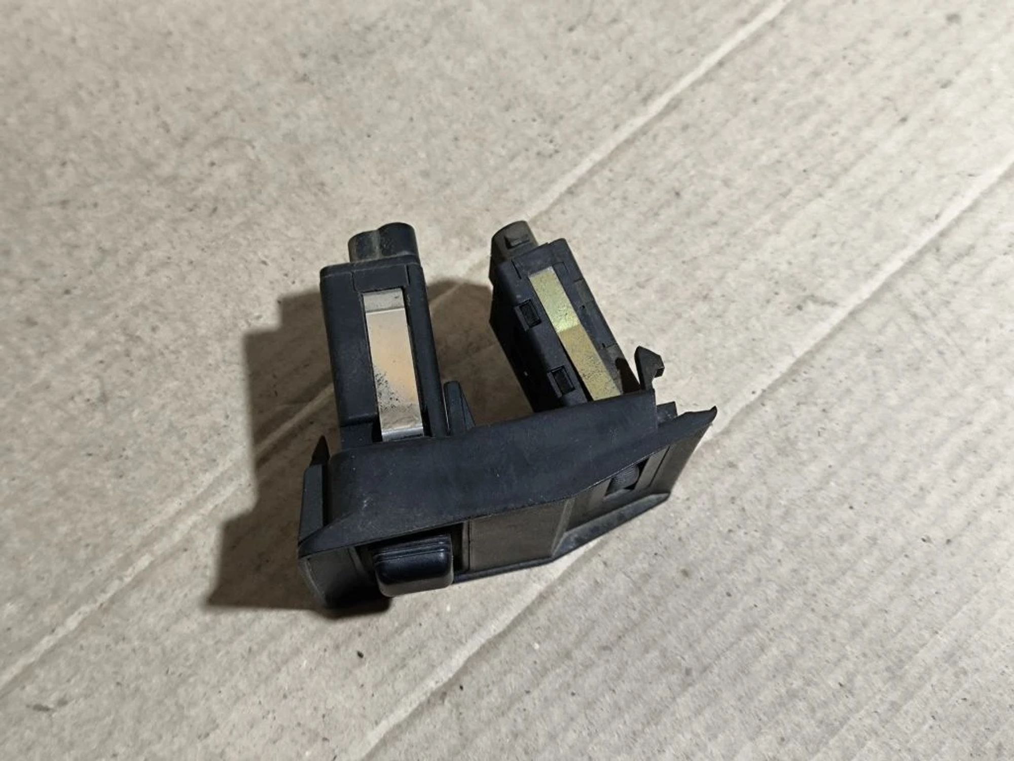 https://ycs.partsauto.market/partsauto-images/thmbs/userImages/d89d66a30f14dbad161fb7a986aa0fe5/part/8eb09742-6431-4f45-92d5-891f832d8096_1781068284785.jpg