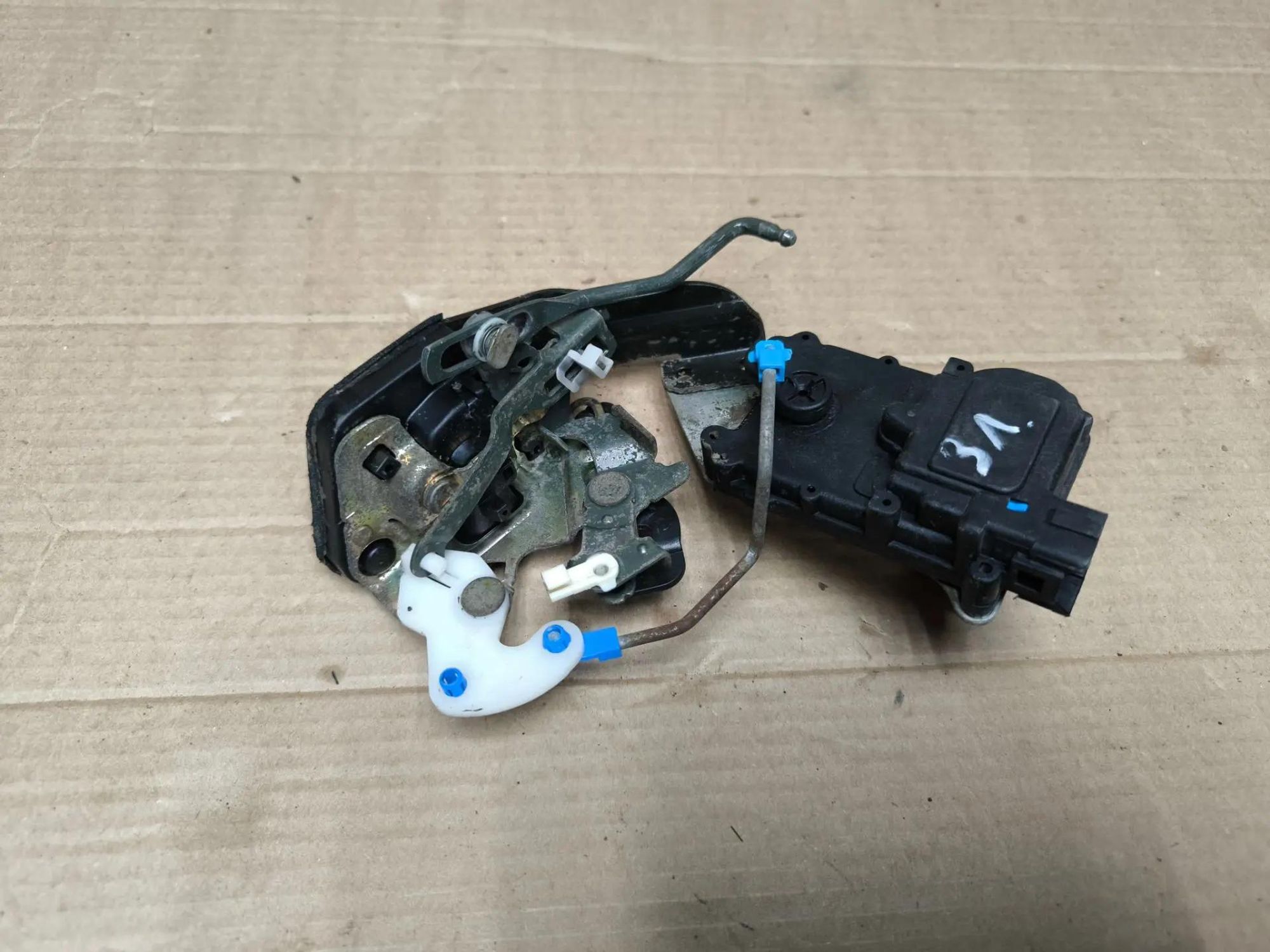 https://ycs.partsauto.market/partsauto-images/thmbs/userImages/d89d66a30f14dbad161fb7a986aa0fe5/part/930e0e87-a670-405e-a42b-6ad108c4dcf1_1785570461177.jpg