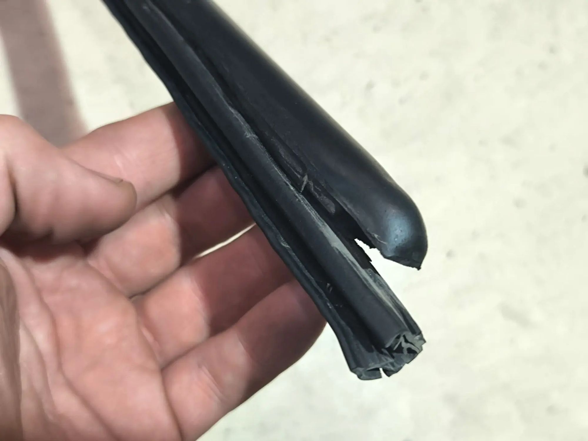 https://ycs.partsauto.market/partsauto-images/thmbs/userImages/d89d66a30f14dbad161fb7a986aa0fe5/part/9405e039-fd84-4241-9bdf-83eb7bcf86fb_1785562805738.jpg