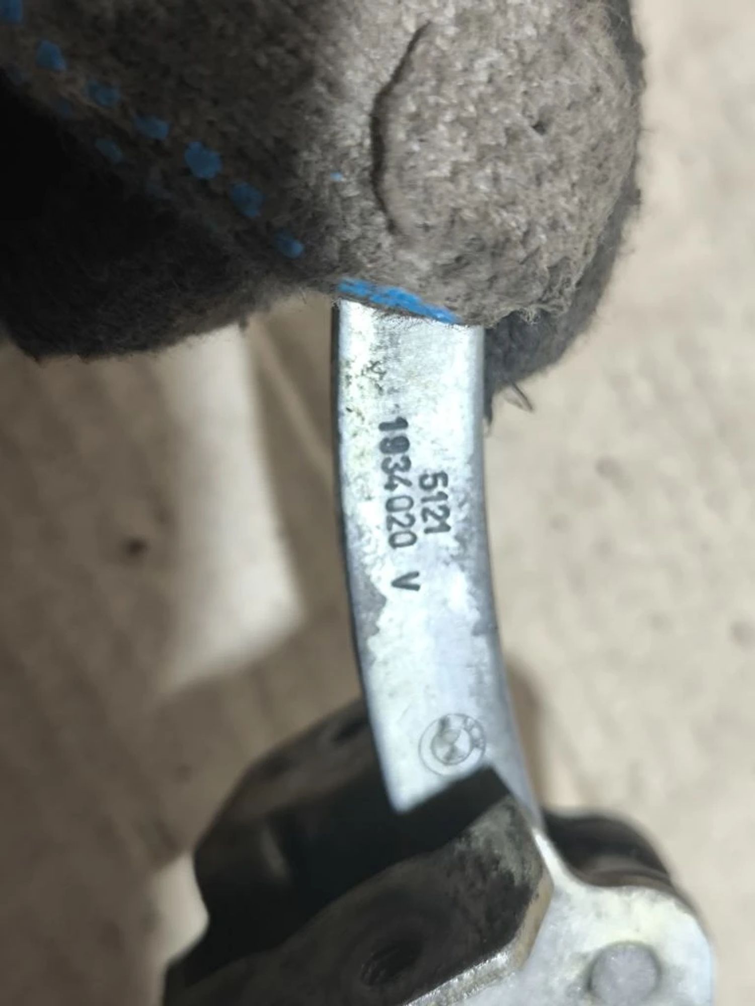 https://ycs.partsauto.market/partsauto-images/thmbs/userImages/d89d66a30f14dbad161fb7a986aa0fe5/part/943413ff-88f5-4748-9807-2b3ae7ffd03d_1781153168297.jpg
