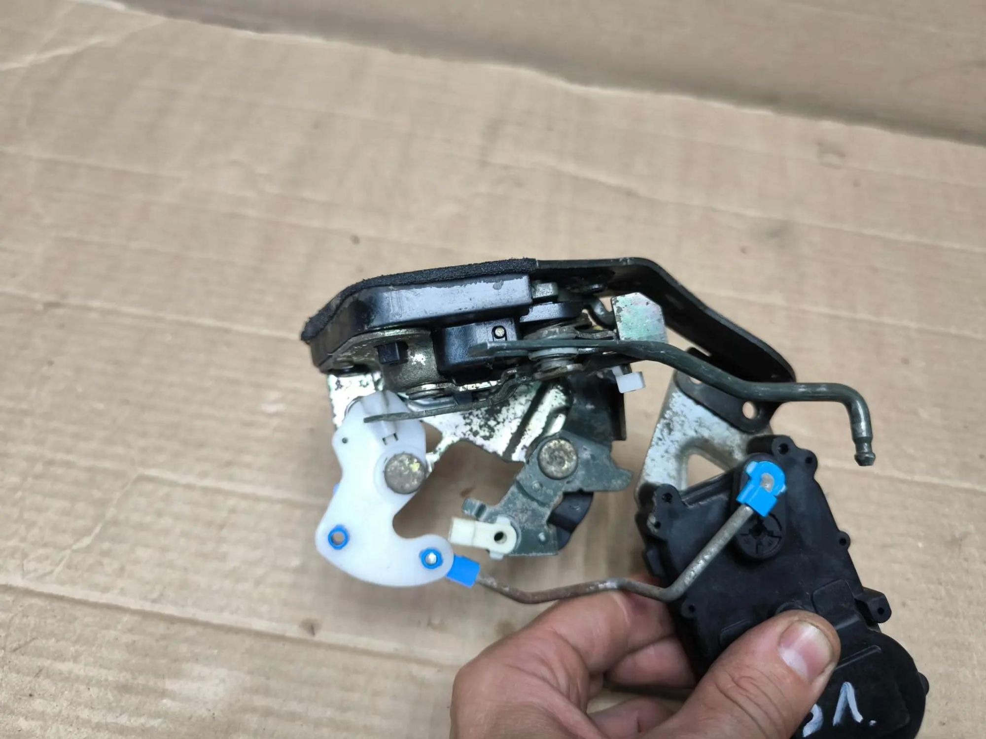 https://ycs.partsauto.market/partsauto-images/thmbs/userImages/d89d66a30f14dbad161fb7a986aa0fe5/part/9452330e-a3de-4fae-8e09-490aaaa36d53_1785570461076.jpg