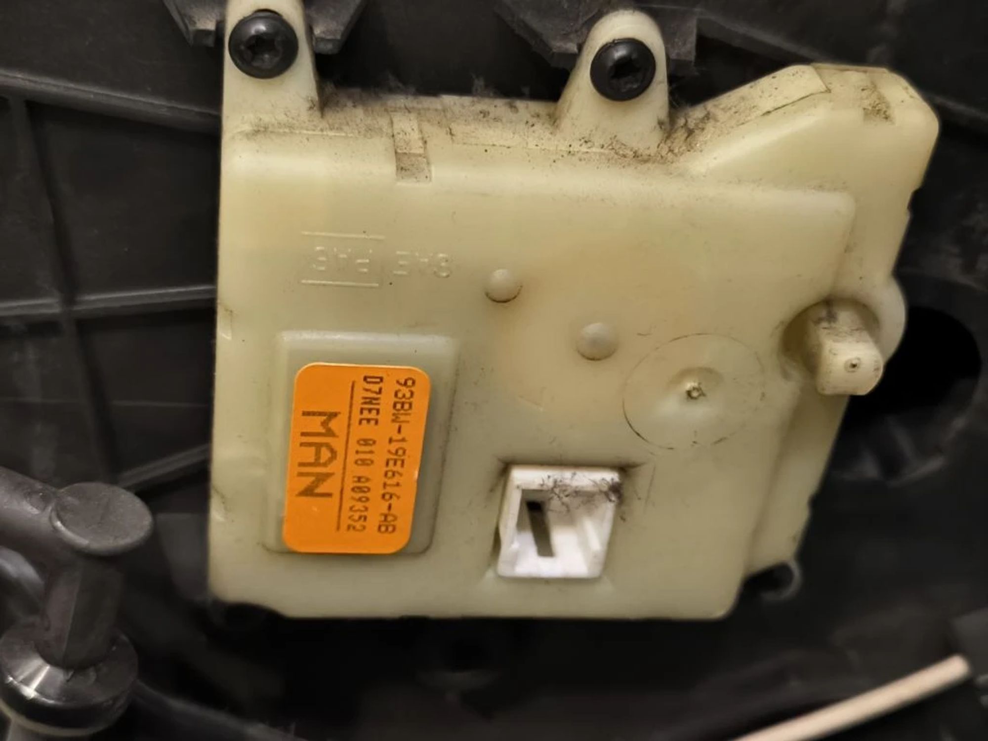 https://ycs.partsauto.market/partsauto-images/thmbs/userImages/d89d66a30f14dbad161fb7a986aa0fe5/part/945acc0b-56de-48e6-9713-6b35ca1c4140_1776759958833.jpg