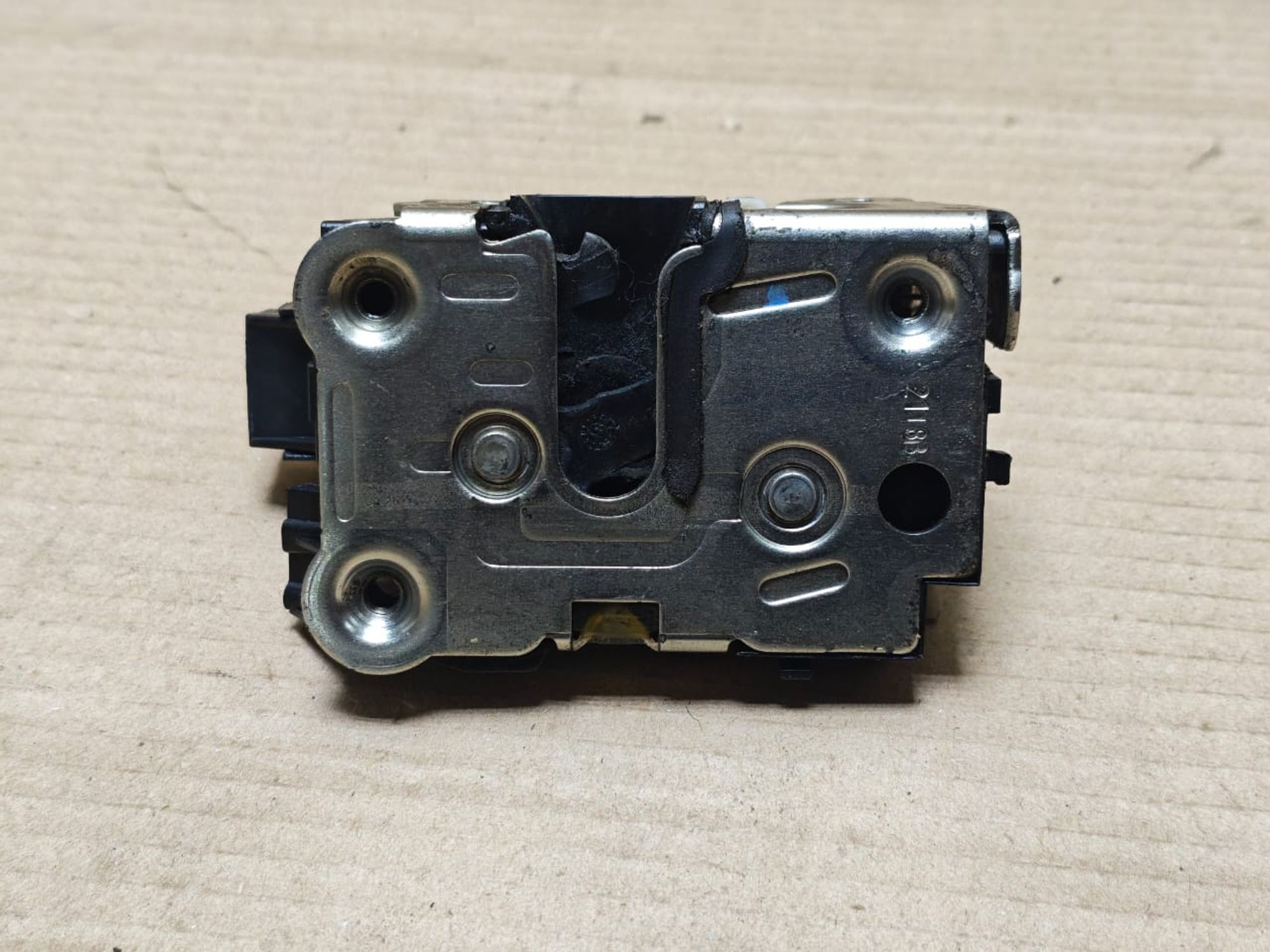 https://ycs.partsauto.market/partsauto-images/thmbs/userImages/d89d66a30f14dbad161fb7a986aa0fe5/part/97a78339-f5c2-43dc-b113-9ddd847a7d54_1766166342252.jpg