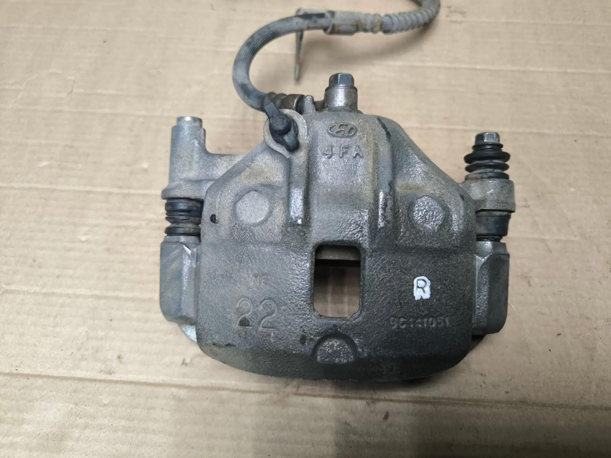 https://ycs.partsauto.market/partsauto-images/thmbs/userImages/d89d66a30f14dbad161fb7a986aa0fe5/part/9840a5a9-24b4-49bb-8c04-91e03517b8ae_1786424213164.jpg