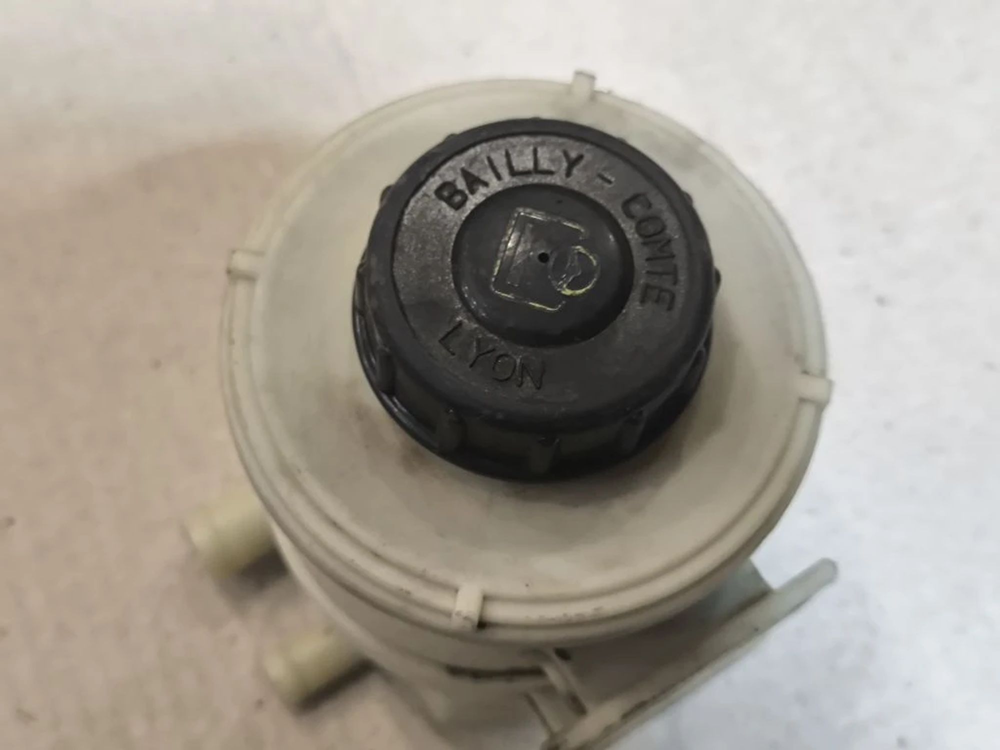 https://ycs.partsauto.market/partsauto-images/thmbs/userImages/d89d66a30f14dbad161fb7a986aa0fe5/part/9853e6d6-a956-4e13-8f2d-07618c83bdac_1779948163732.jpg