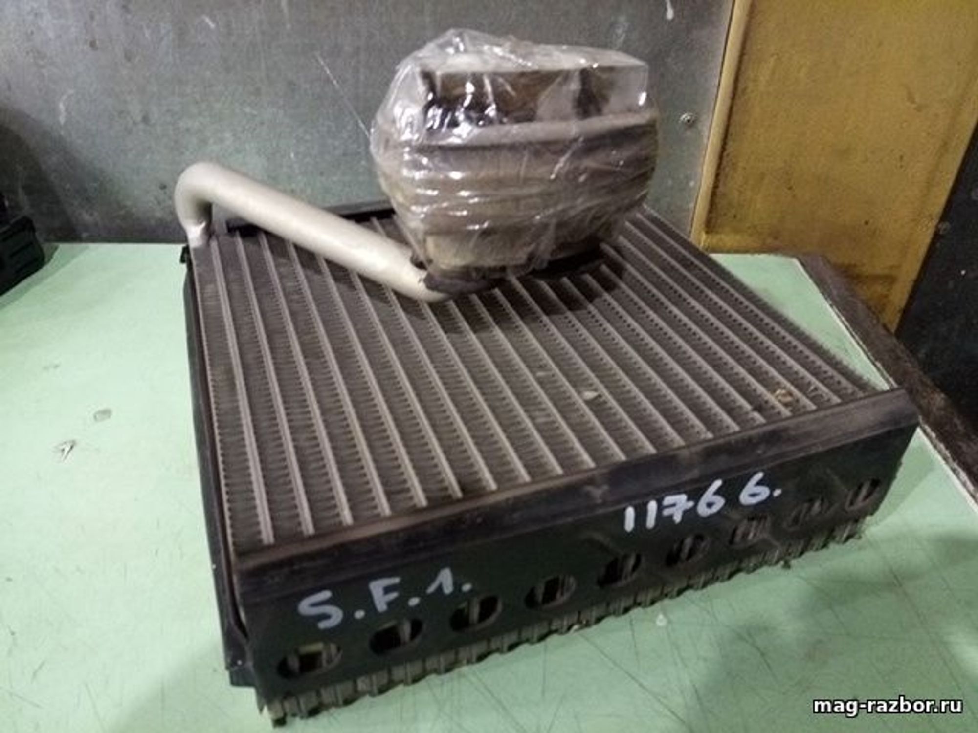 https://ycs.partsauto.market/partsauto-images/thmbs/userImages/d89d66a30f14dbad161fb7a986aa0fe5/part/990a404b-8b8f-427f-bcb1-882285aebf0f_1720773430971.jpg