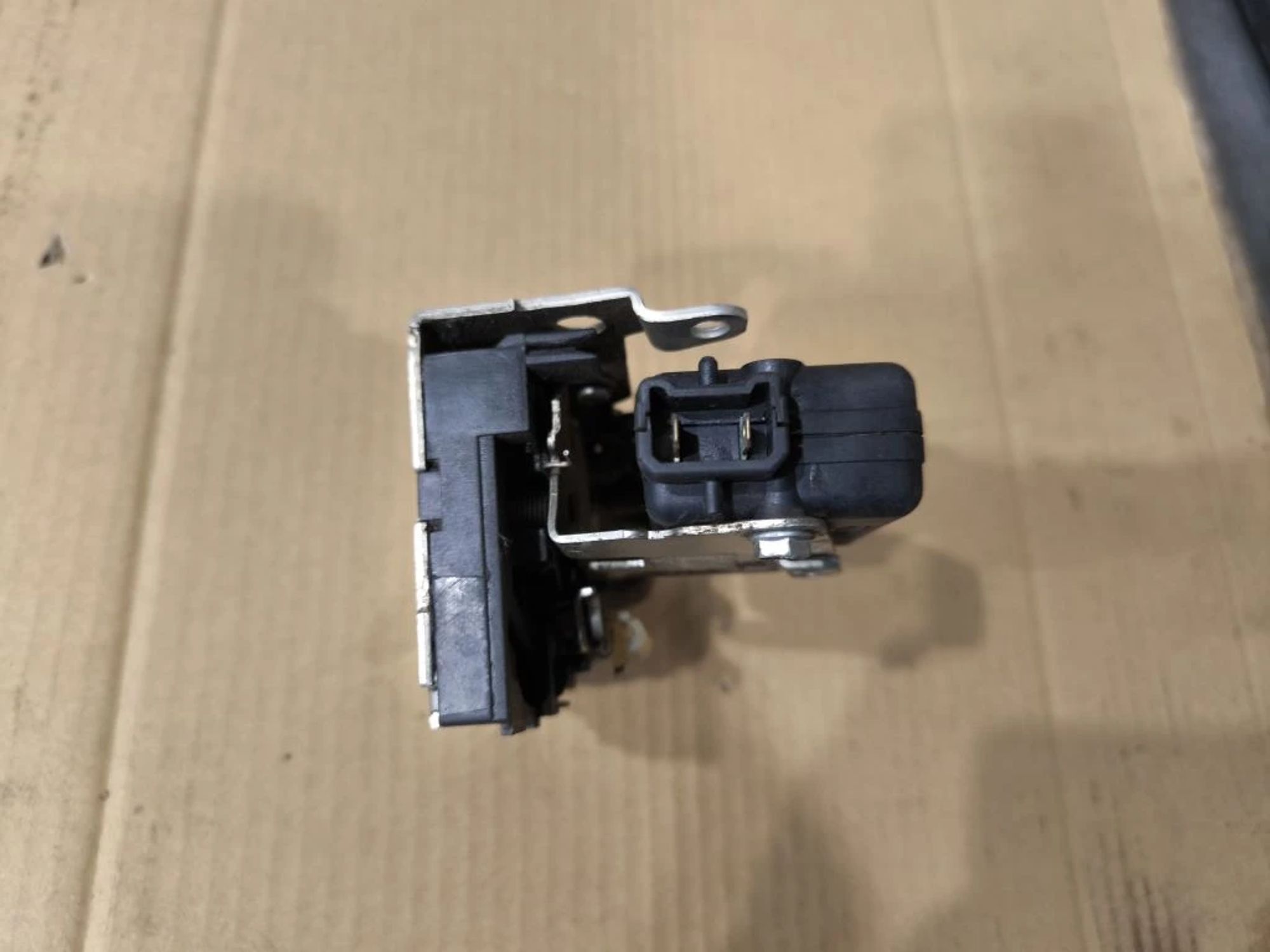 https://ycs.partsauto.market/partsauto-images/thmbs/userImages/d89d66a30f14dbad161fb7a986aa0fe5/part/99be36af-7c6e-42f7-bac5-574ace3282c0_1777884071493.jpg