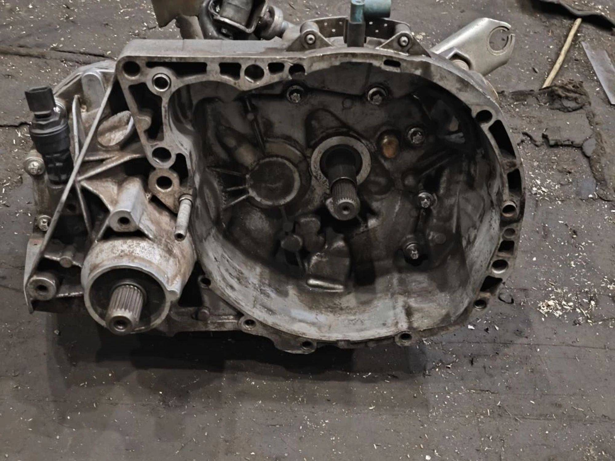 https://ycs.partsauto.market/partsauto-images/thmbs/userImages/d89d66a30f14dbad161fb7a986aa0fe5/part/9b3a92dd-ec5b-4666-a253-3c990702398d_1780231424371.jpg