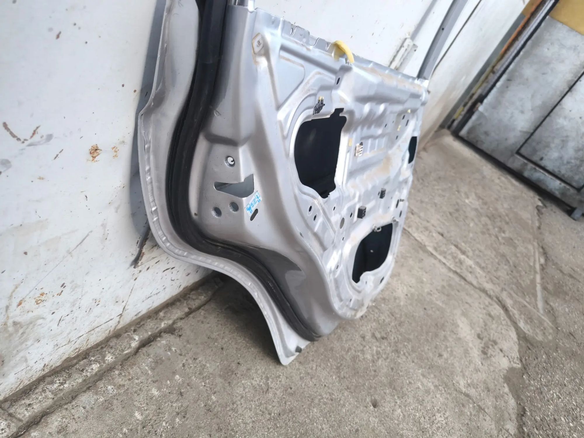 https://ycs.partsauto.market/partsauto-images/thmbs/userImages/d89d66a30f14dbad161fb7a986aa0fe5/part/9c21f906-ee0a-4ba7-875d-9ce7fe39675f_1784473085111.jpg