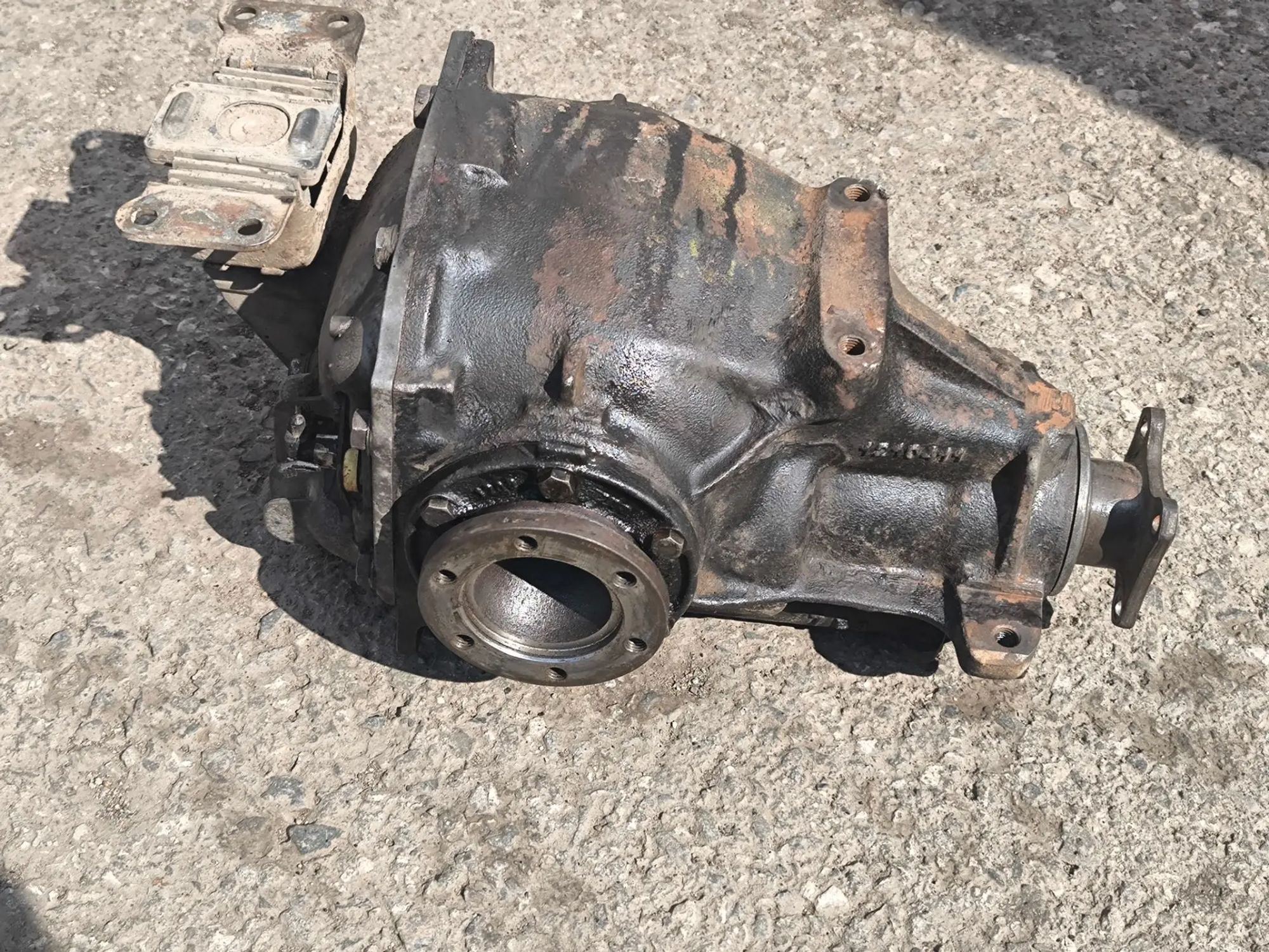 https://ycs.partsauto.market/partsauto-images/thmbs/userImages/d89d66a30f14dbad161fb7a986aa0fe5/part/9ce6bf26-413e-4091-bb33-783e8c61cad3_1782408019365.jpg