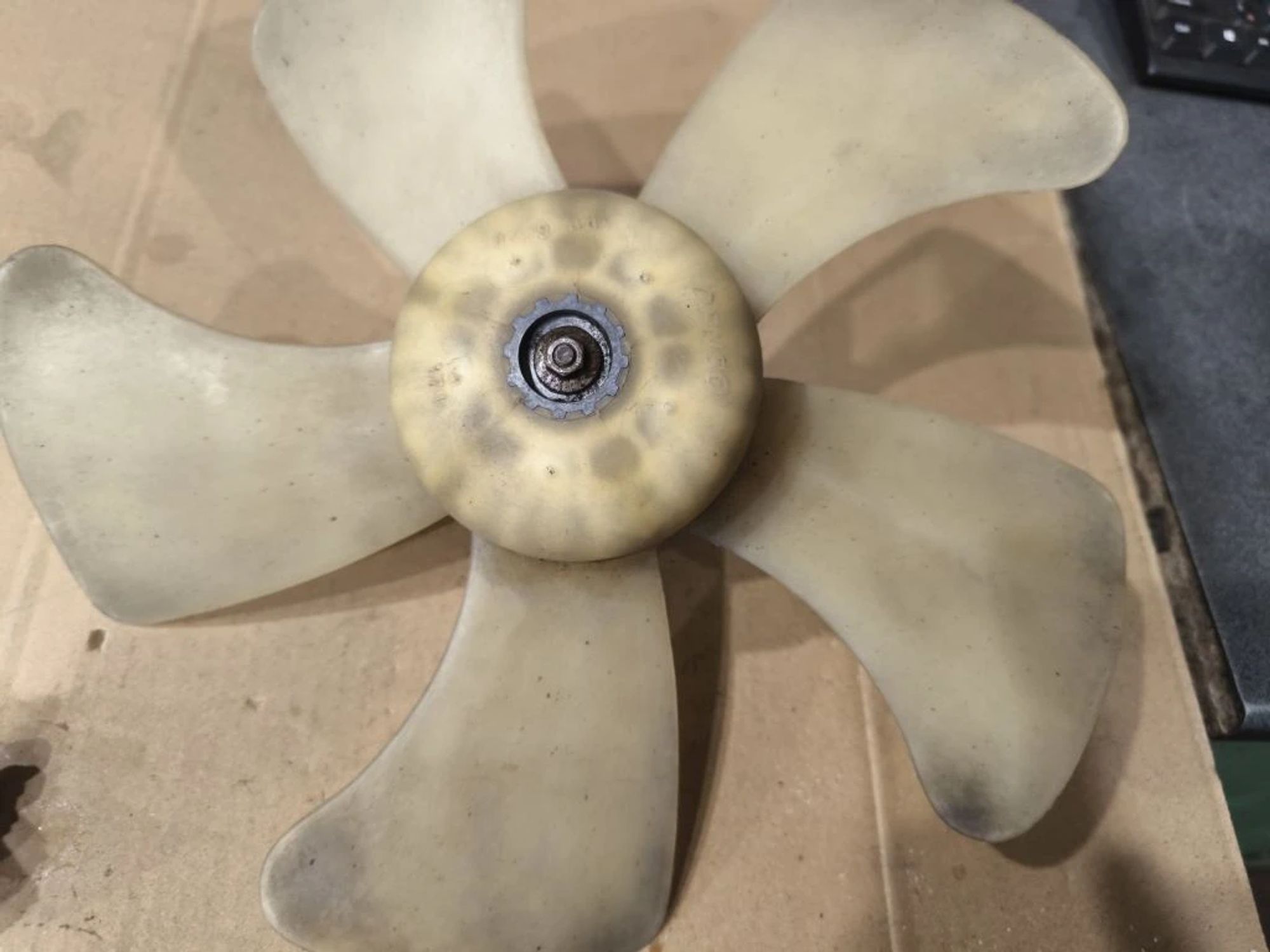 https://ycs.partsauto.market/partsauto-images/thmbs/userImages/d89d66a30f14dbad161fb7a986aa0fe5/part/9d5983cf-8275-4cb1-b263-6a70c2ea1be0_1776922508937.jpg