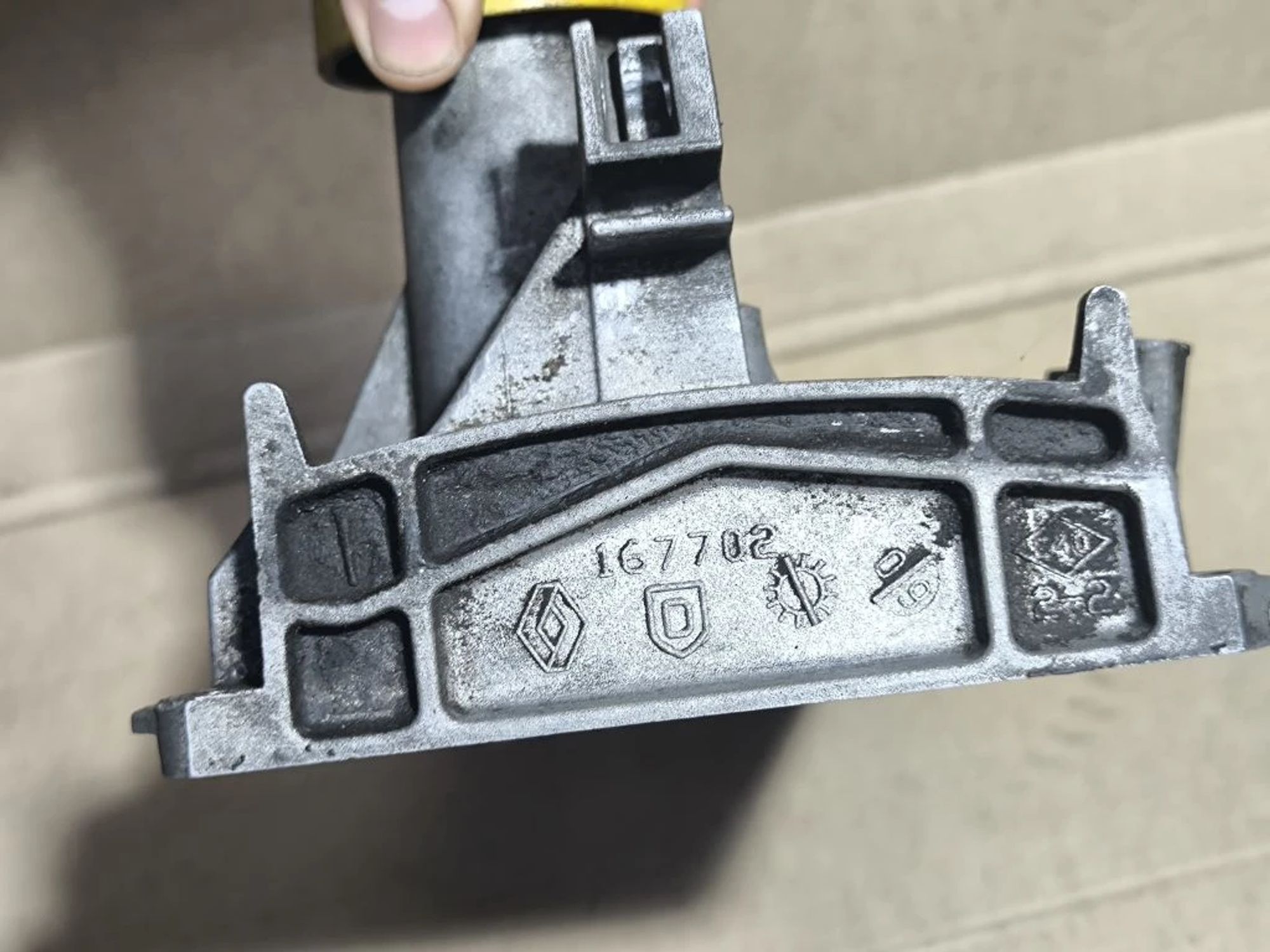 https://ycs.partsauto.market/partsauto-images/thmbs/userImages/d89d66a30f14dbad161fb7a986aa0fe5/part/9e8a644e-0daf-4591-8826-bbd72b2afe35_1781074675996.jpg