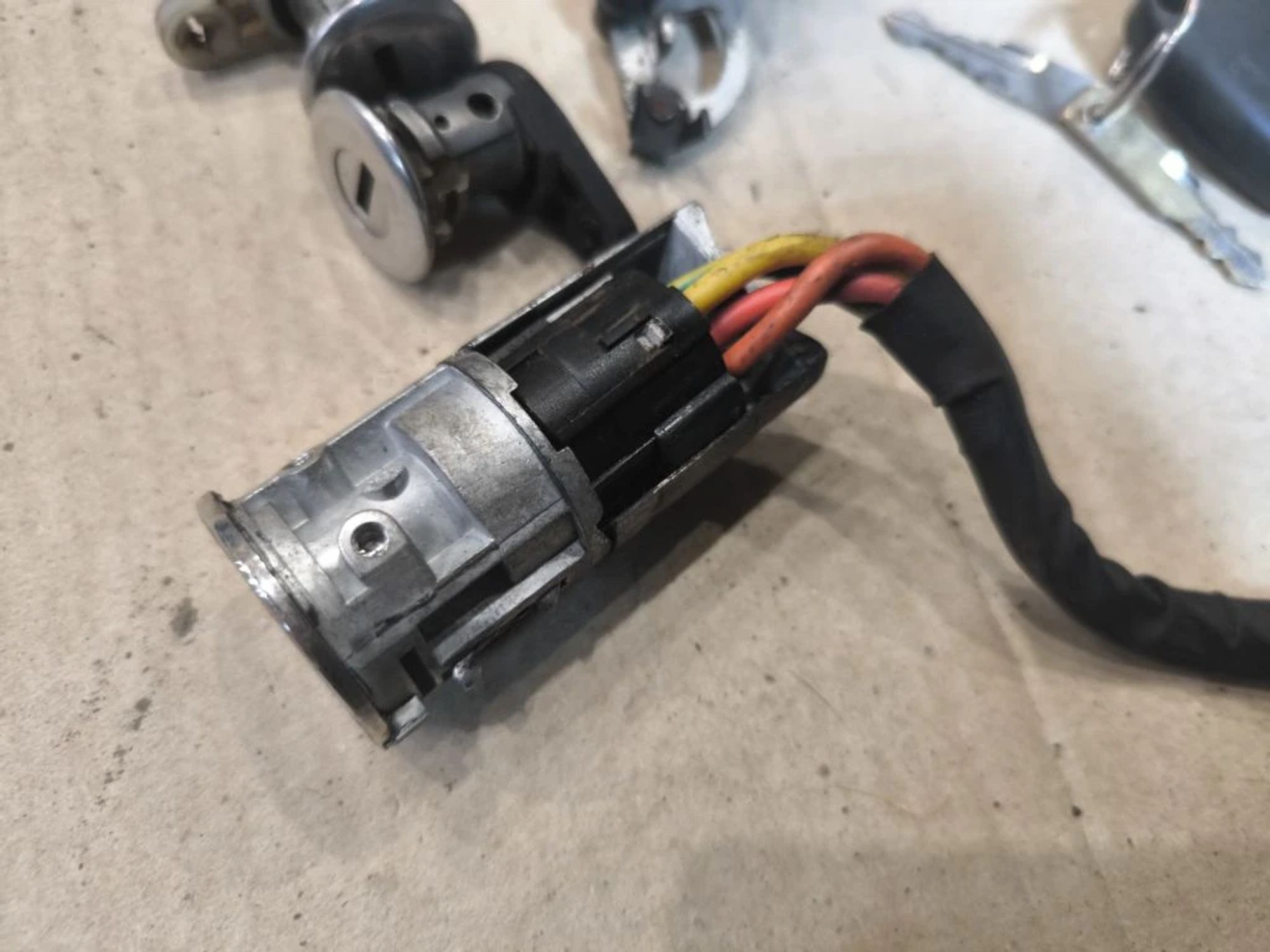 https://ycs.partsauto.market/partsauto-images/thmbs/userImages/d89d66a30f14dbad161fb7a986aa0fe5/part/9ed2f67a-0188-4698-89ae-0d8ae1aa98ea_1779948763525.jpg