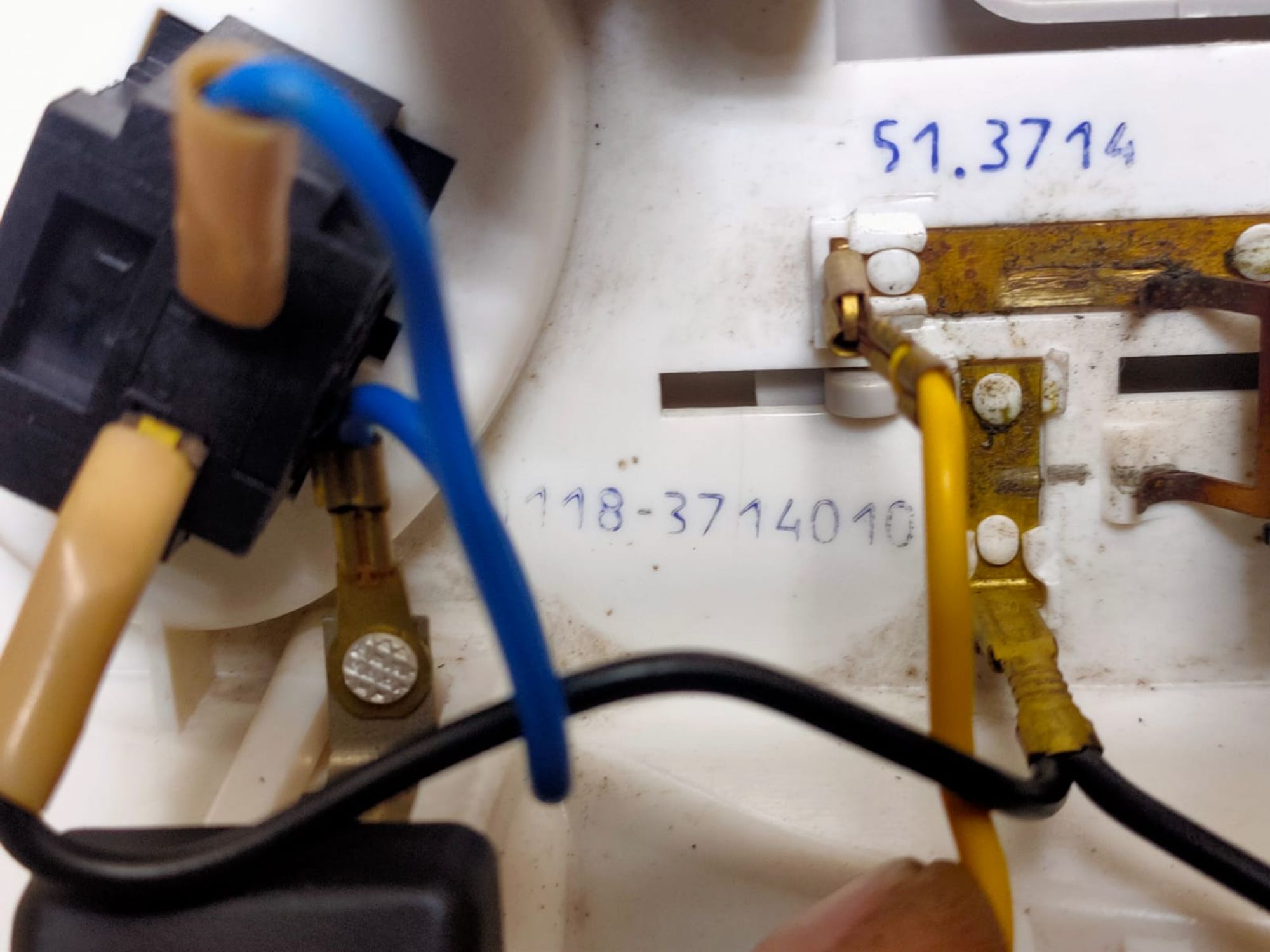 https://ycs.partsauto.market/partsauto-images/thmbs/userImages/d89d66a30f14dbad161fb7a986aa0fe5/part/a08a632b-f27e-4ce2-9566-84cd09d1803e_1749638501373.jpg