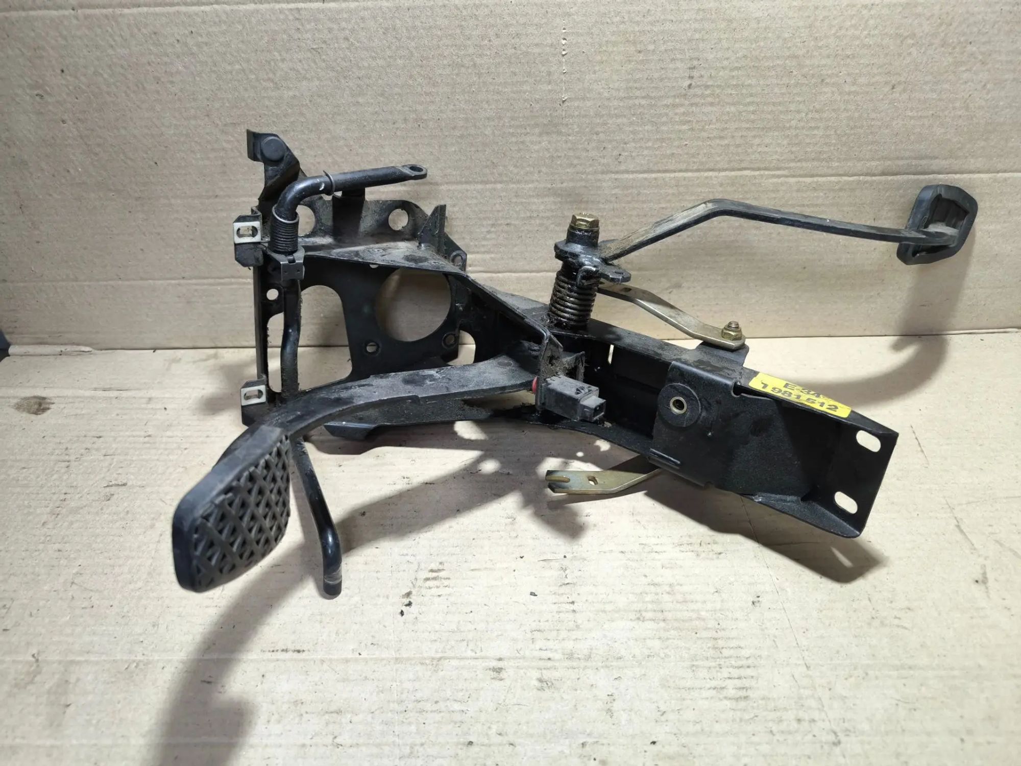 https://ycs.partsauto.market/partsauto-images/thmbs/userImages/d89d66a30f14dbad161fb7a986aa0fe5/part/a49f8a48-989c-4d48-b655-2357f48a452e_1783433439929.jpg