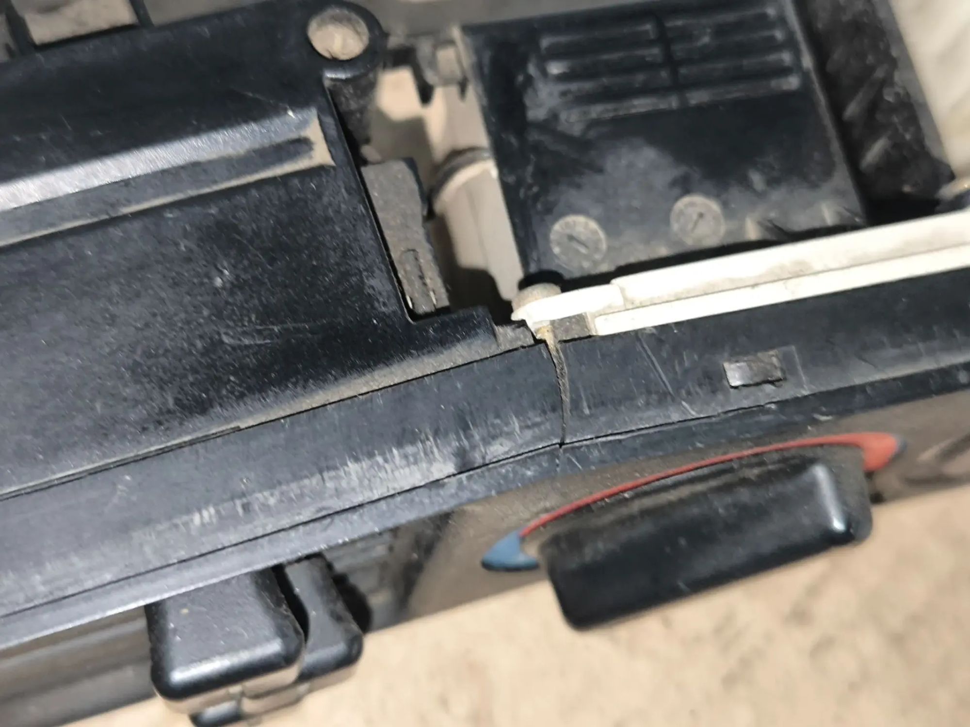 https://ycs.partsauto.market/partsauto-images/thmbs/userImages/d89d66a30f14dbad161fb7a986aa0fe5/part/a606e910-96d7-460e-80fd-5bffc3aabb9c_1781677017431.jpg