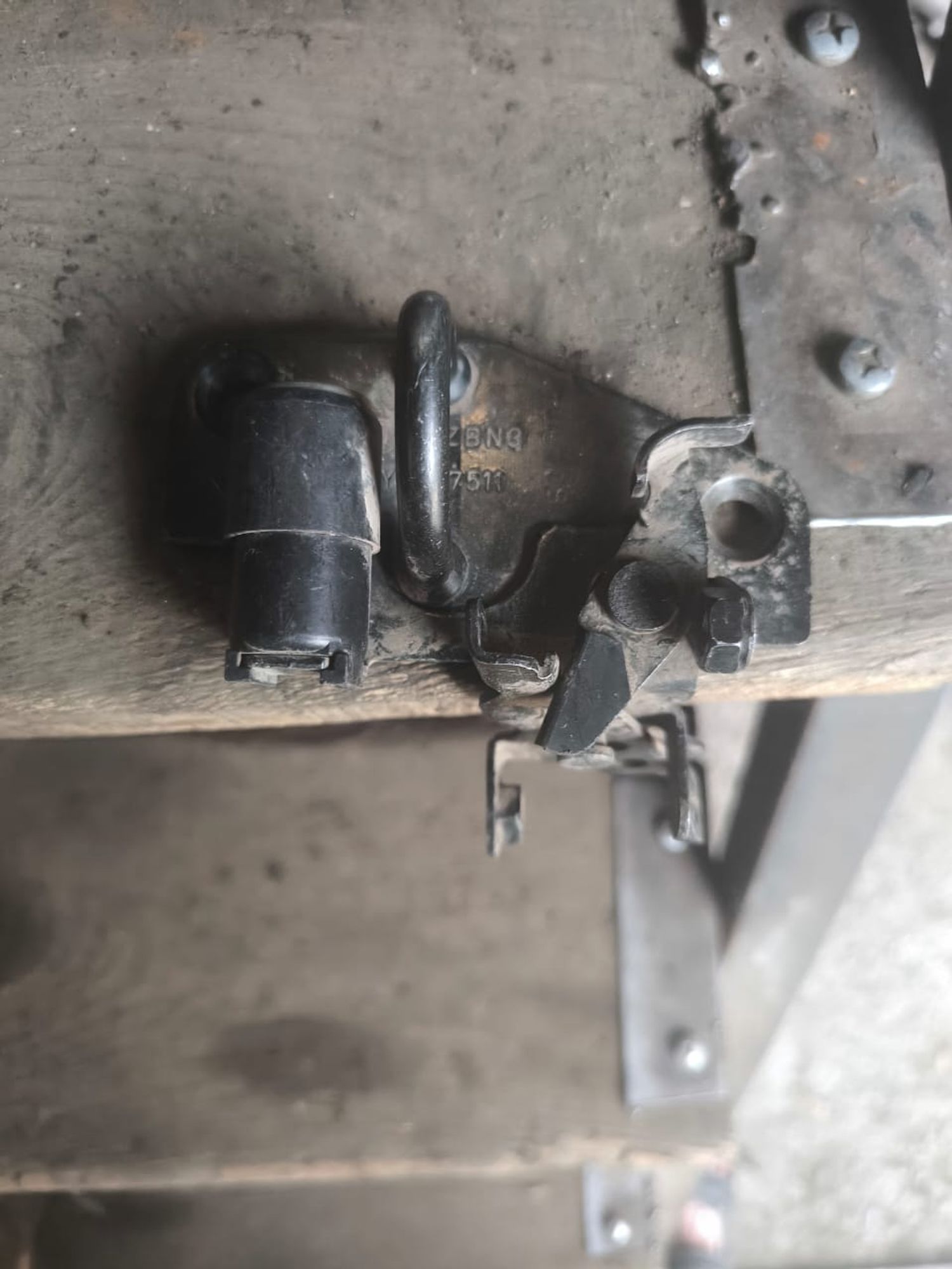 https://ycs.partsauto.market/partsauto-images/thmbs/userImages/d89d66a30f14dbad161fb7a986aa0fe5/part/a6180b5b-5c27-407f-8496-061f3e8e6b6a_1748692990187.jpg