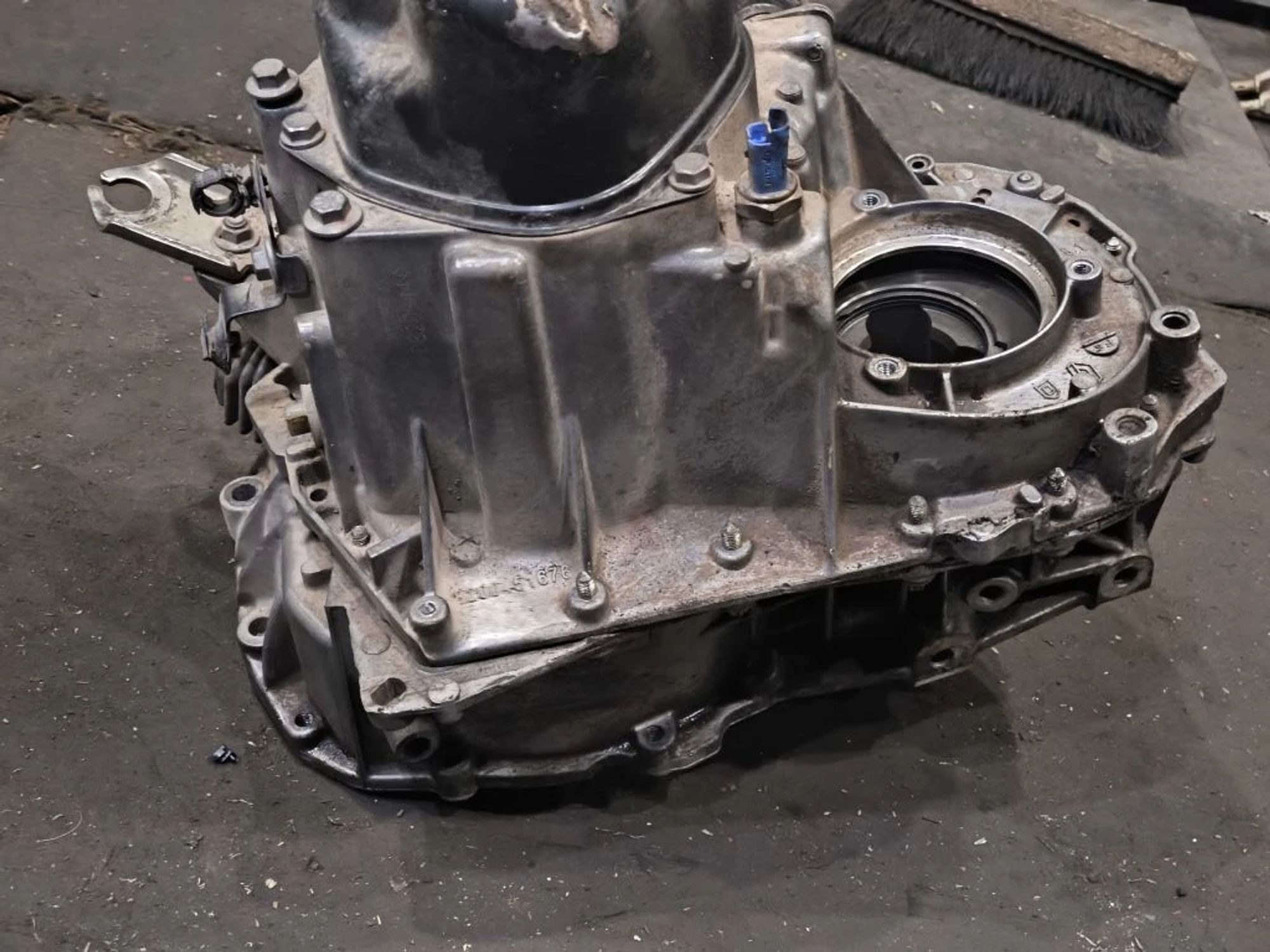 https://ycs.partsauto.market/partsauto-images/thmbs/userImages/d89d66a30f14dbad161fb7a986aa0fe5/part/a631d51e-0c38-4e82-a778-c78f748efd1a_1780231424019.jpg