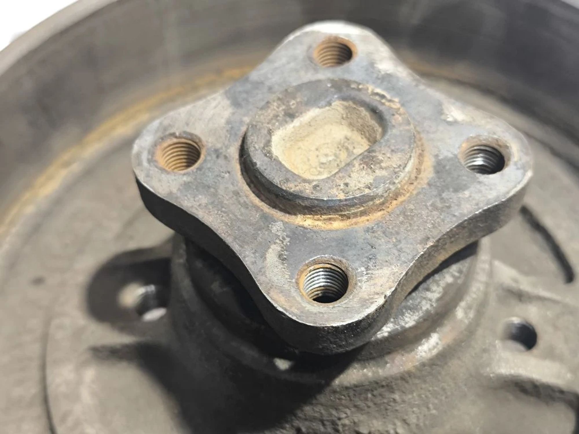 https://ycs.partsauto.market/partsauto-images/thmbs/userImages/d89d66a30f14dbad161fb7a986aa0fe5/part/a68f652a-b89d-4aaa-bb54-783d3c47da45_1780495639356.jpg