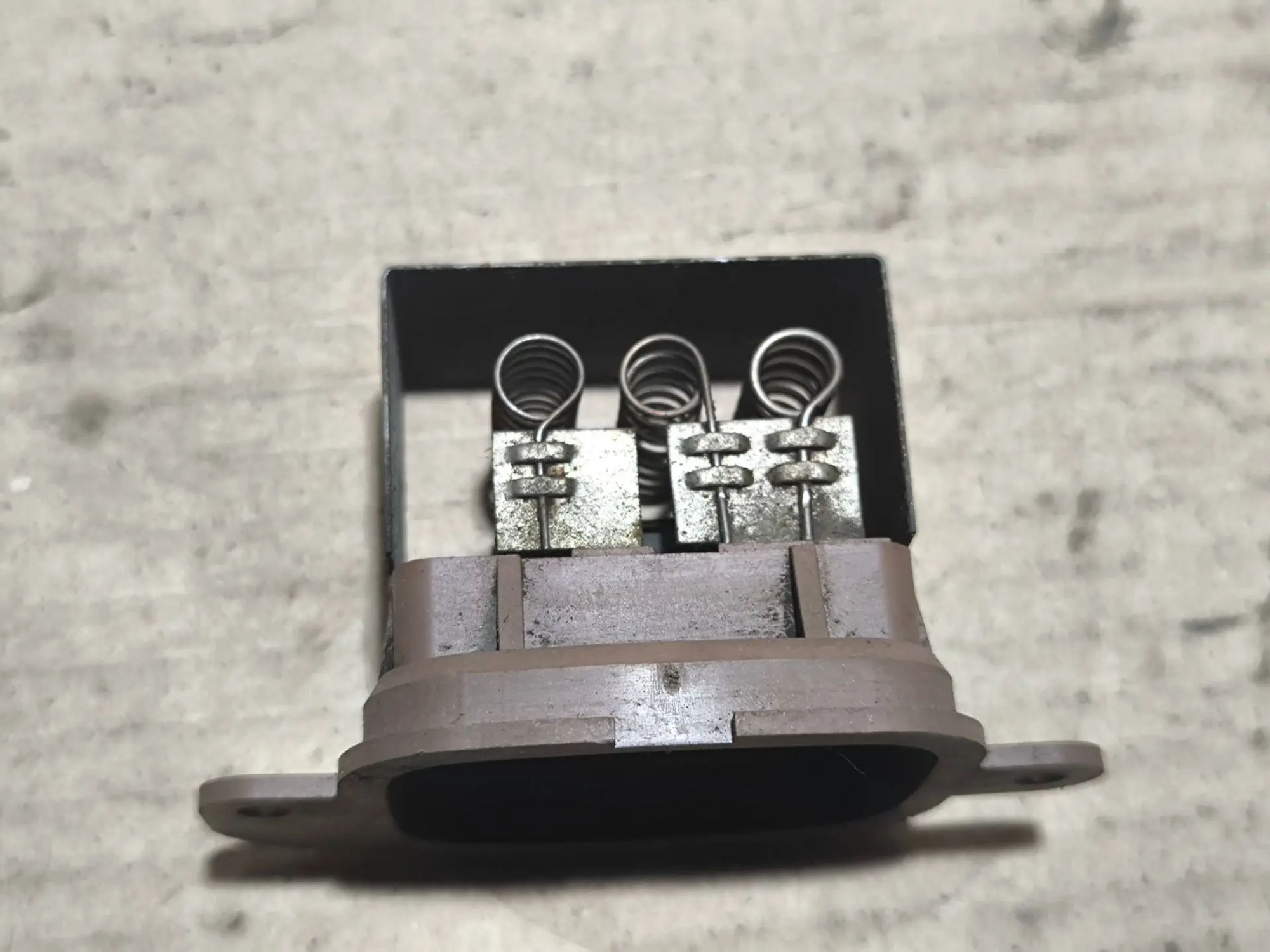 https://ycs.partsauto.market/partsauto-images/thmbs/userImages/d89d66a30f14dbad161fb7a986aa0fe5/part/a6d3e17b-e564-42bd-af24-a68b4bac96a7_1782053996778.jpg