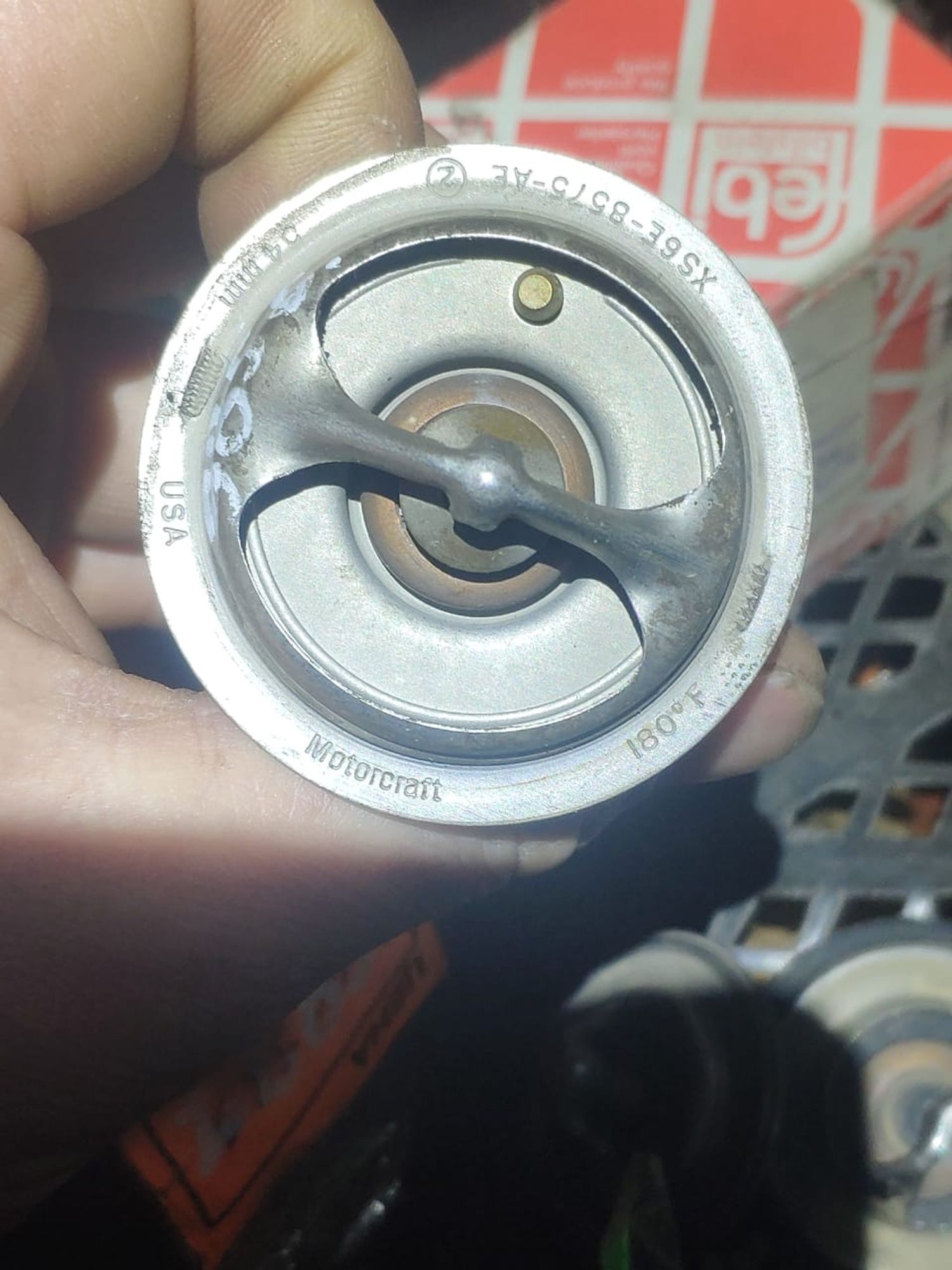https://ycs.partsauto.market/partsauto-images/thmbs/userImages/d89d66a30f14dbad161fb7a986aa0fe5/part/a801c0a2-f9f3-4b46-9d9f-8e5c7e771ae5_1743571698928.jpg