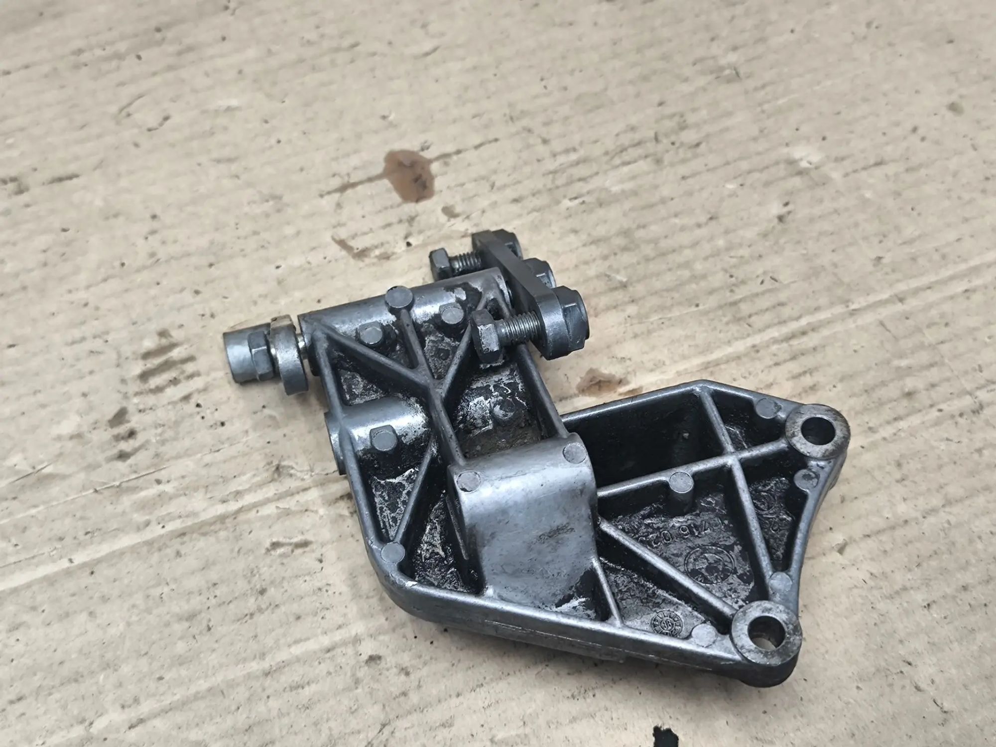 https://ycs.partsauto.market/partsauto-images/thmbs/userImages/d89d66a30f14dbad161fb7a986aa0fe5/part/a83460b0-00a2-4ae4-b456-af214db8edab_1783527329837.jpg