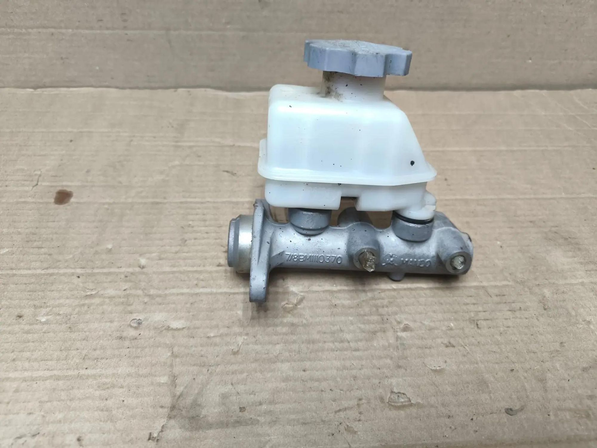 https://ycs.partsauto.market/partsauto-images/thmbs/userImages/d89d66a30f14dbad161fb7a986aa0fe5/part/a8a3d71d-1d38-4dd1-99c8-2caffb8f06a0_1786885527761.jpg