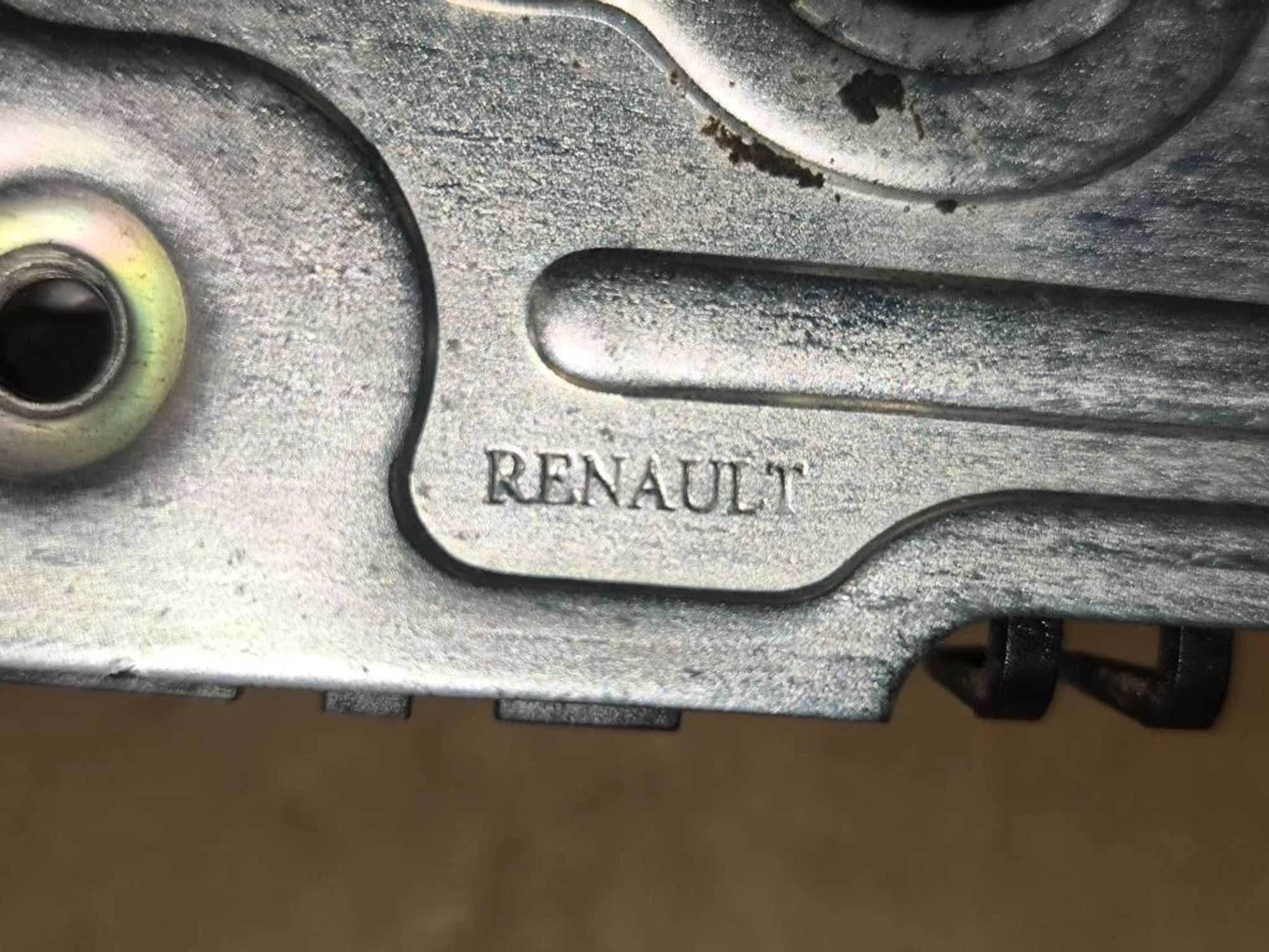 https://ycs.partsauto.market/partsauto-images/thmbs/userImages/d89d66a30f14dbad161fb7a986aa0fe5/part/a93edf75-02c8-45df-9621-e937492411b7_1777370058644.jpg