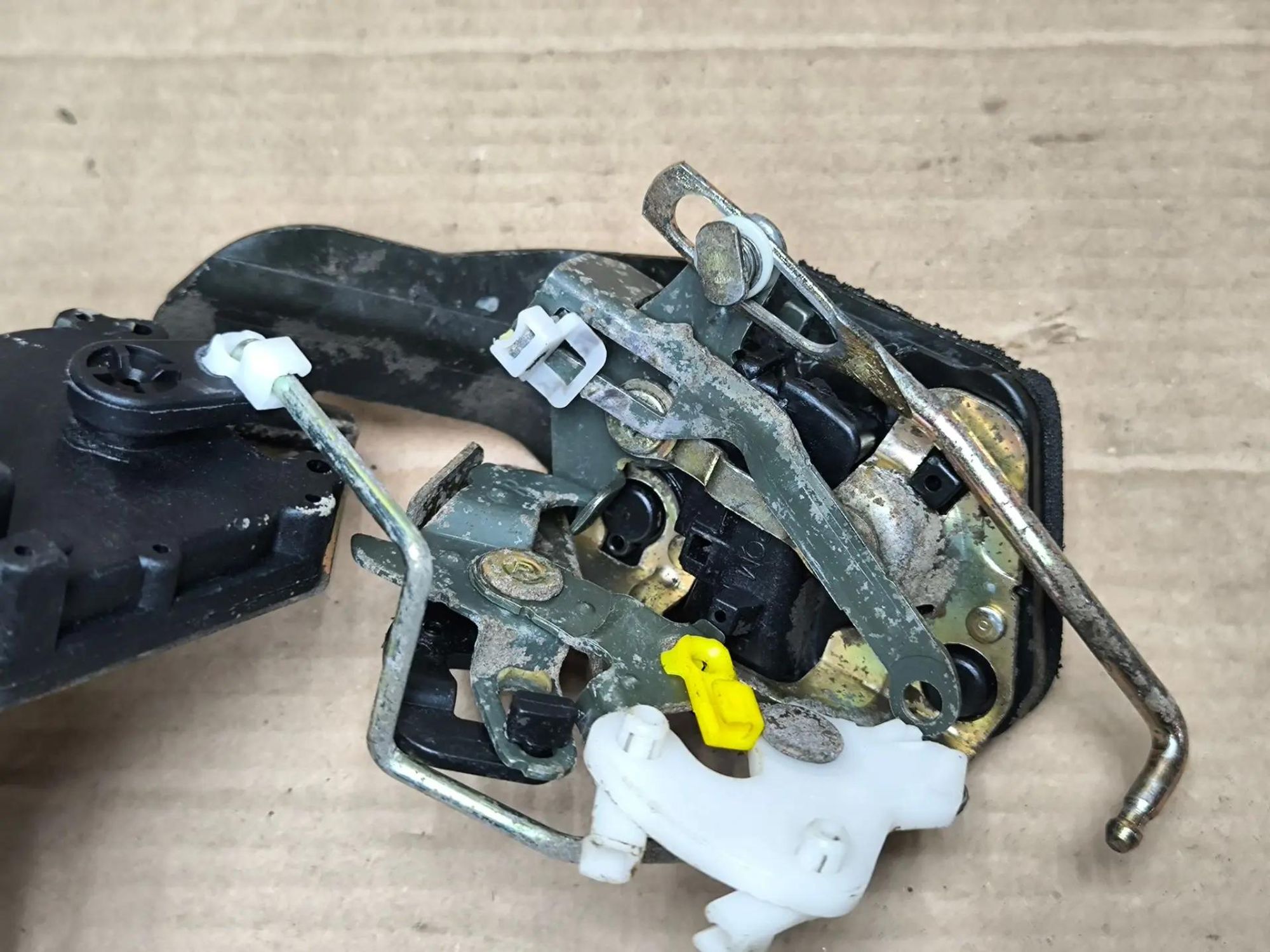 https://ycs.partsauto.market/partsauto-images/thmbs/userImages/d89d66a30f14dbad161fb7a986aa0fe5/part/aae27bcb-66d7-4d09-a152-d391280c515f_1785570593405.jpg