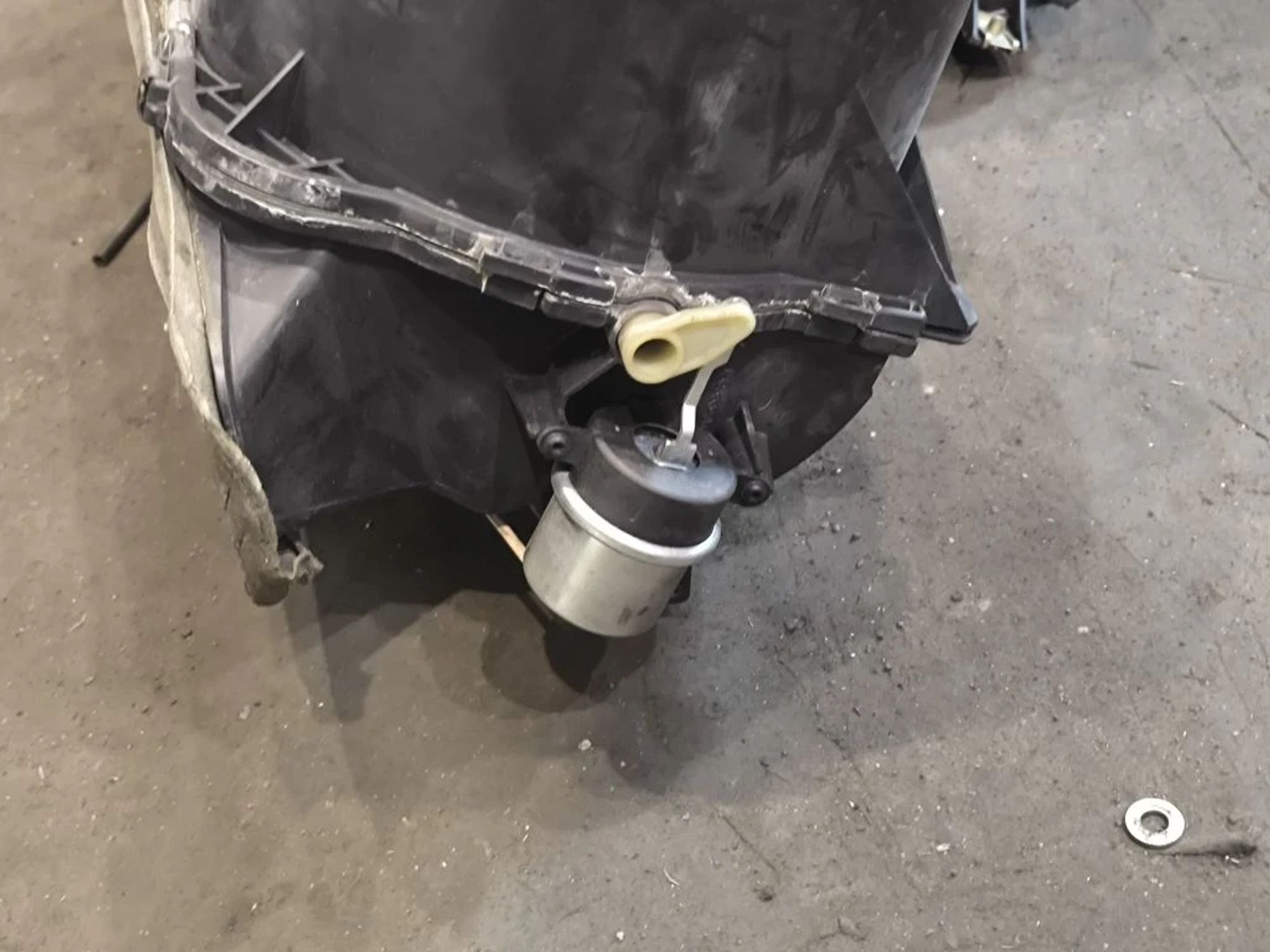 https://ycs.partsauto.market/partsauto-images/thmbs/userImages/d89d66a30f14dbad161fb7a986aa0fe5/part/ab95c9ec-eda6-4876-8dd7-da7939ce160c_1776759965951.jpg