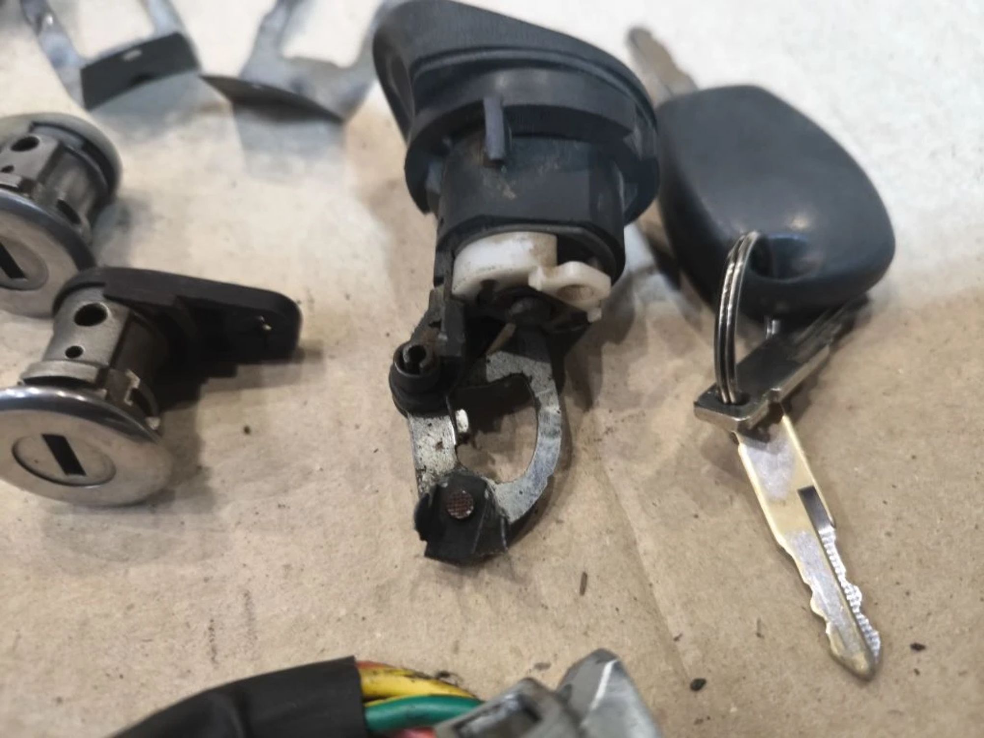 https://ycs.partsauto.market/partsauto-images/thmbs/userImages/d89d66a30f14dbad161fb7a986aa0fe5/part/ac4fc75c-4b51-4944-9e70-105239c094de_1779948763030.jpg
