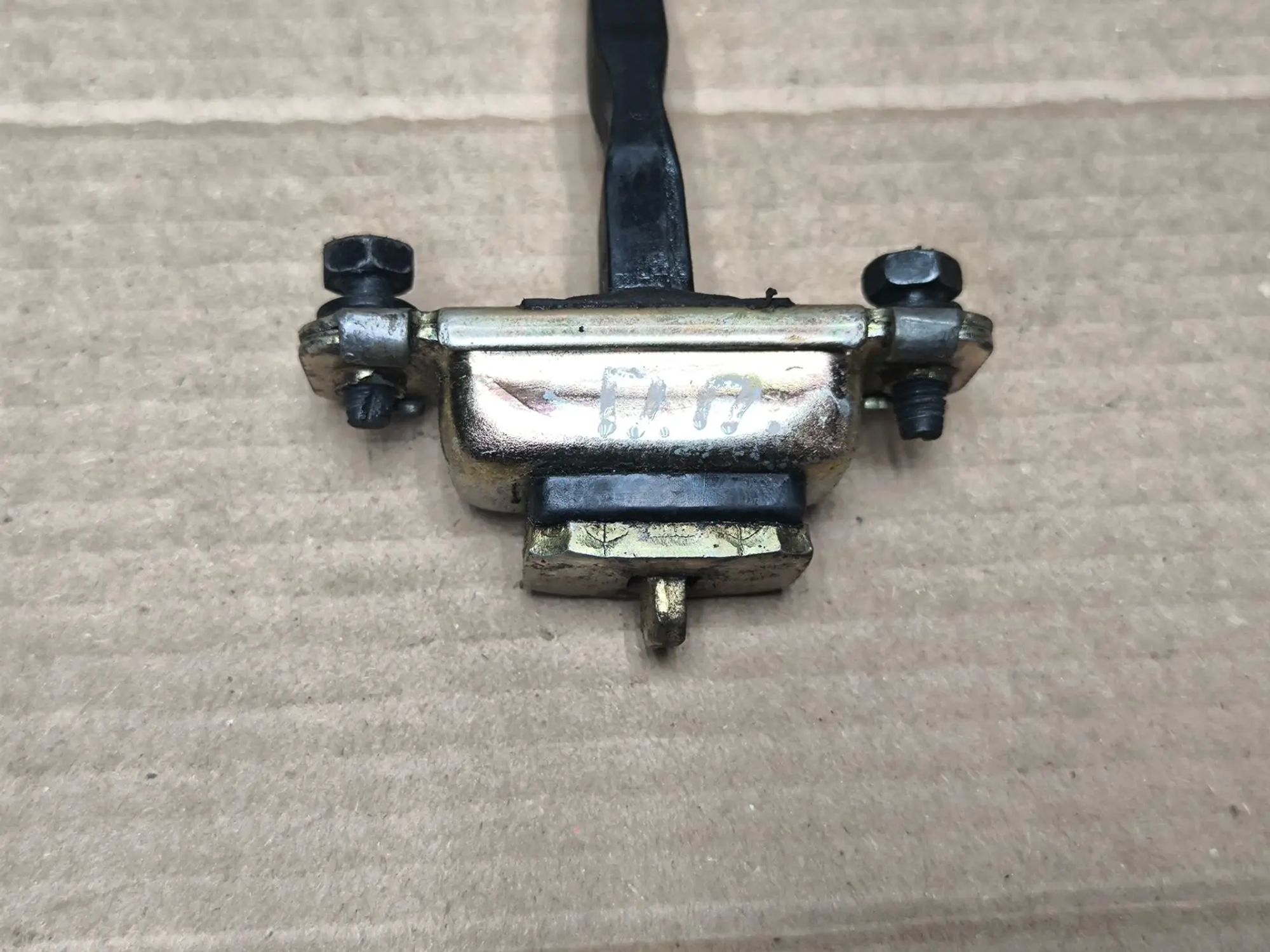 https://ycs.partsauto.market/partsauto-images/thmbs/userImages/d89d66a30f14dbad161fb7a986aa0fe5/part/aefe2f49-628f-468c-912f-2811189cfa36_1784895259546.jpg