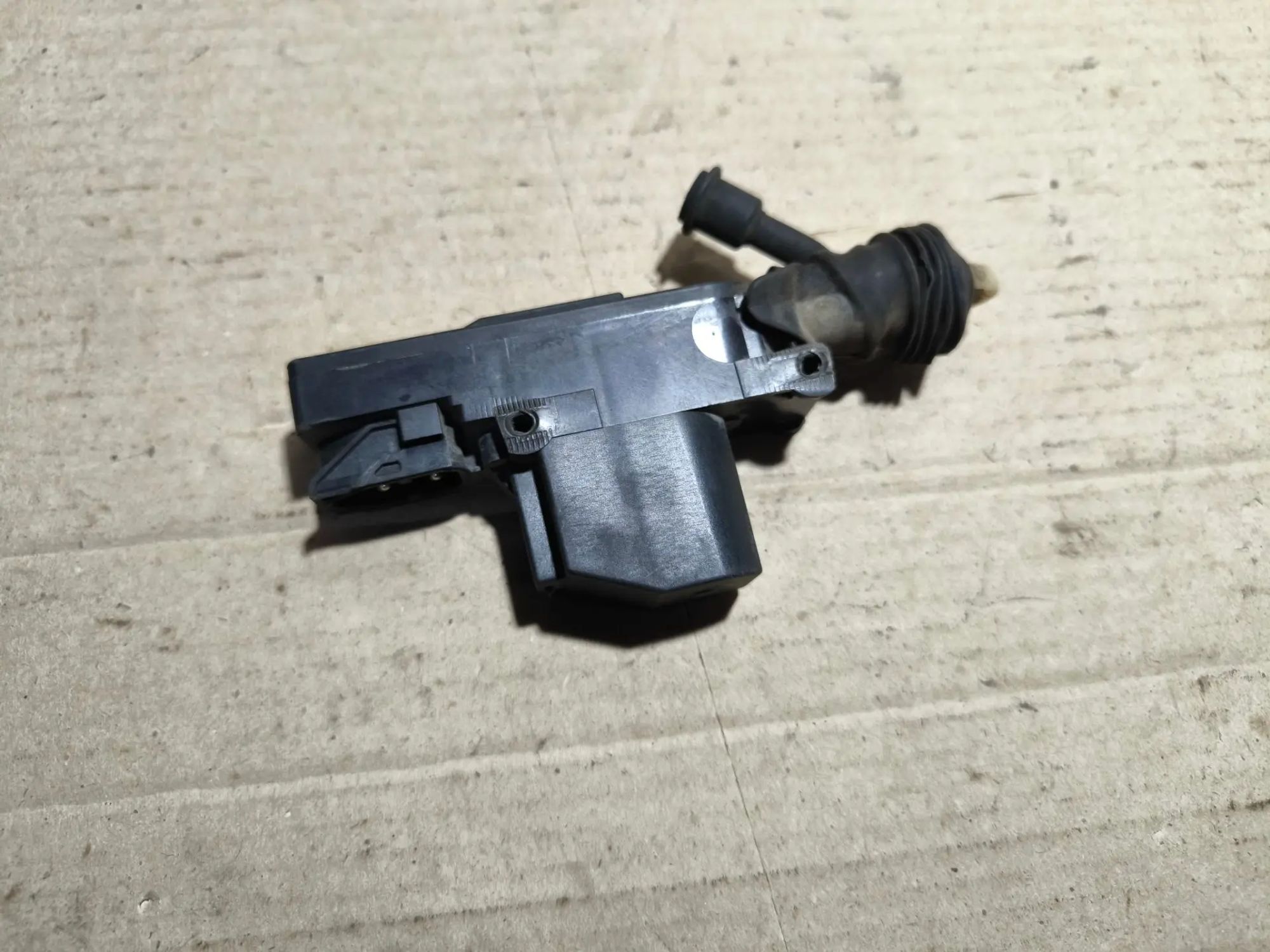 https://ycs.partsauto.market/partsauto-images/thmbs/userImages/d89d66a30f14dbad161fb7a986aa0fe5/part/b17faf14-e226-4c64-b7e4-6f457e6bb9ac_1783353776207.jpg