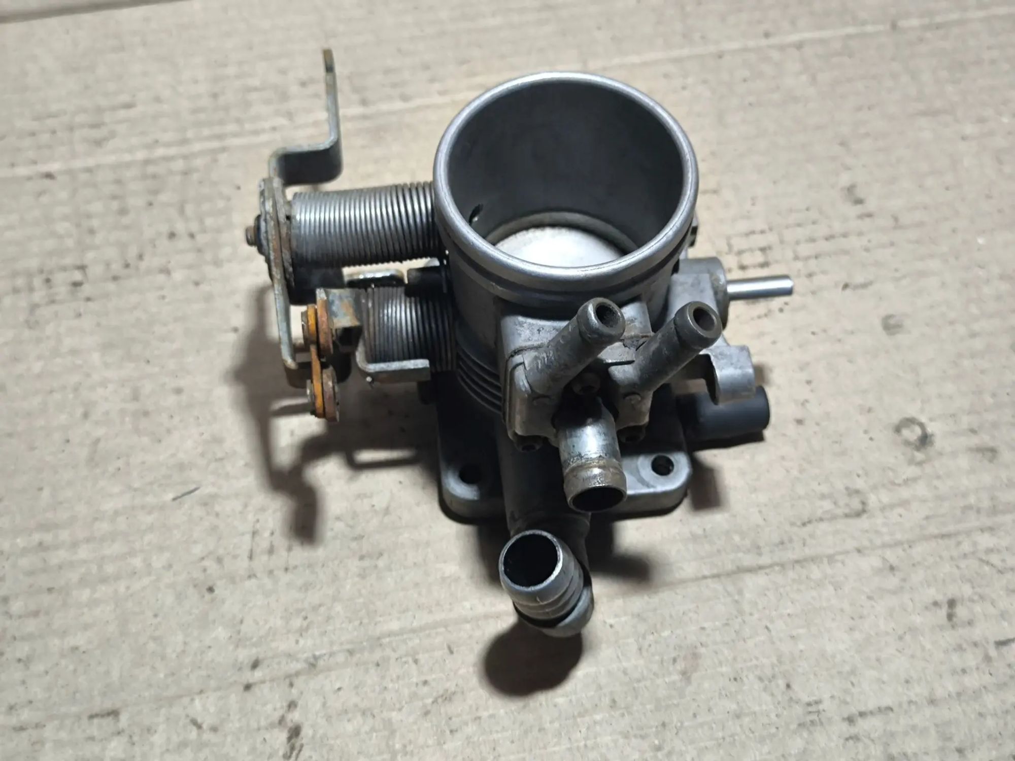 https://ycs.partsauto.market/partsauto-images/thmbs/userImages/d89d66a30f14dbad161fb7a986aa0fe5/part/b1a190a4-292f-4e0a-bea8-a5d5caa5b813_1781700479407.jpg