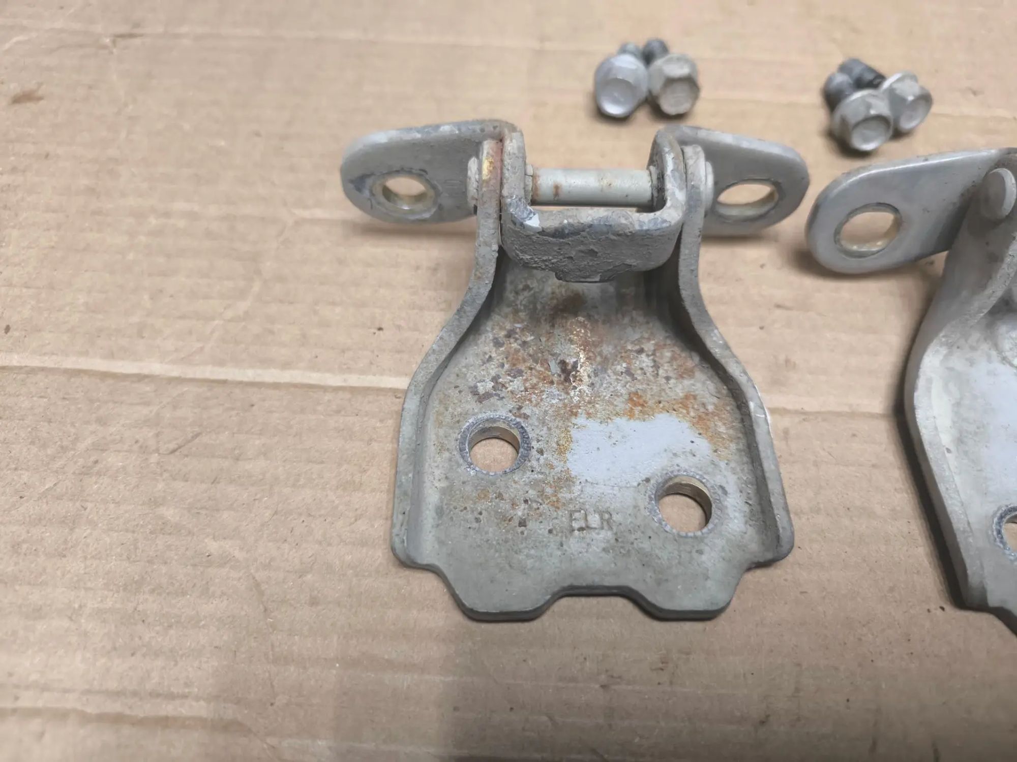 https://ycs.partsauto.market/partsauto-images/thmbs/userImages/d89d66a30f14dbad161fb7a986aa0fe5/part/b1a1f79e-018f-4255-952a-4b7ee776cb47_1785560134794.jpg
