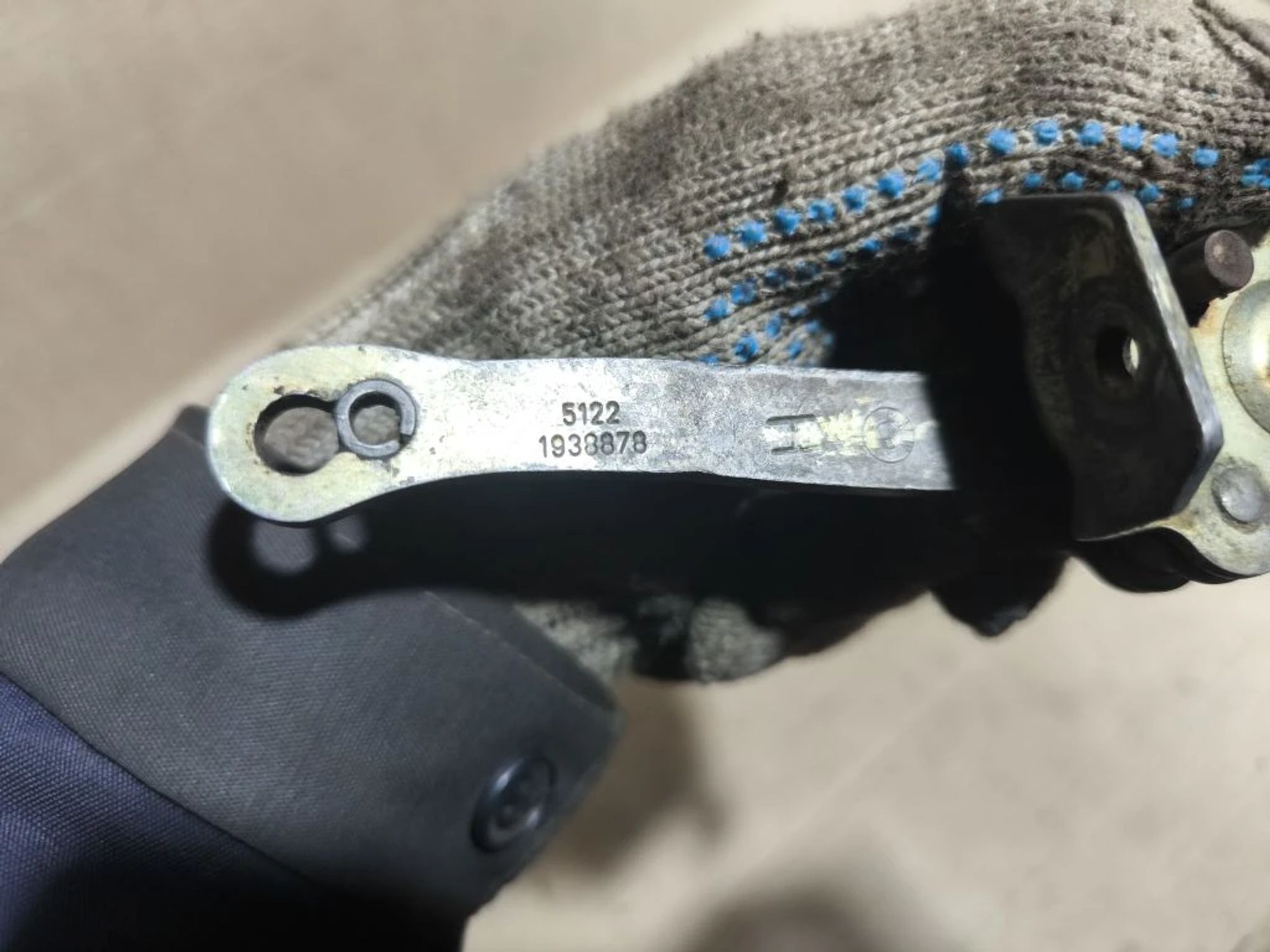 https://ycs.partsauto.market/partsauto-images/thmbs/userImages/d89d66a30f14dbad161fb7a986aa0fe5/part/b3596525-5ea6-454a-929e-8b767b6dff48_1781153218531.jpg