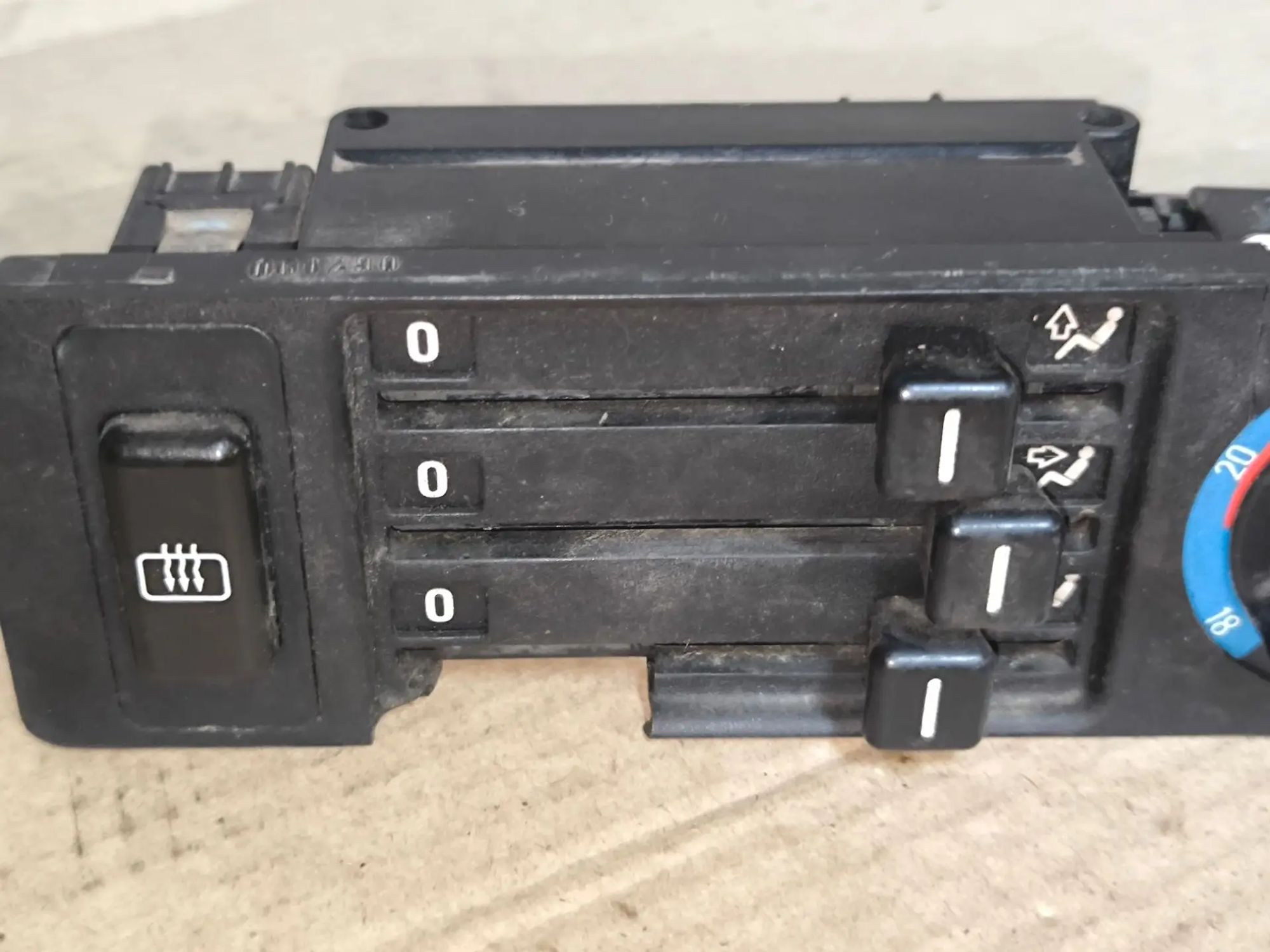 https://ycs.partsauto.market/partsauto-images/thmbs/userImages/d89d66a30f14dbad161fb7a986aa0fe5/part/b7bad80e-d67b-4f65-b6ba-989f7761c4fc_1781677020046.jpg