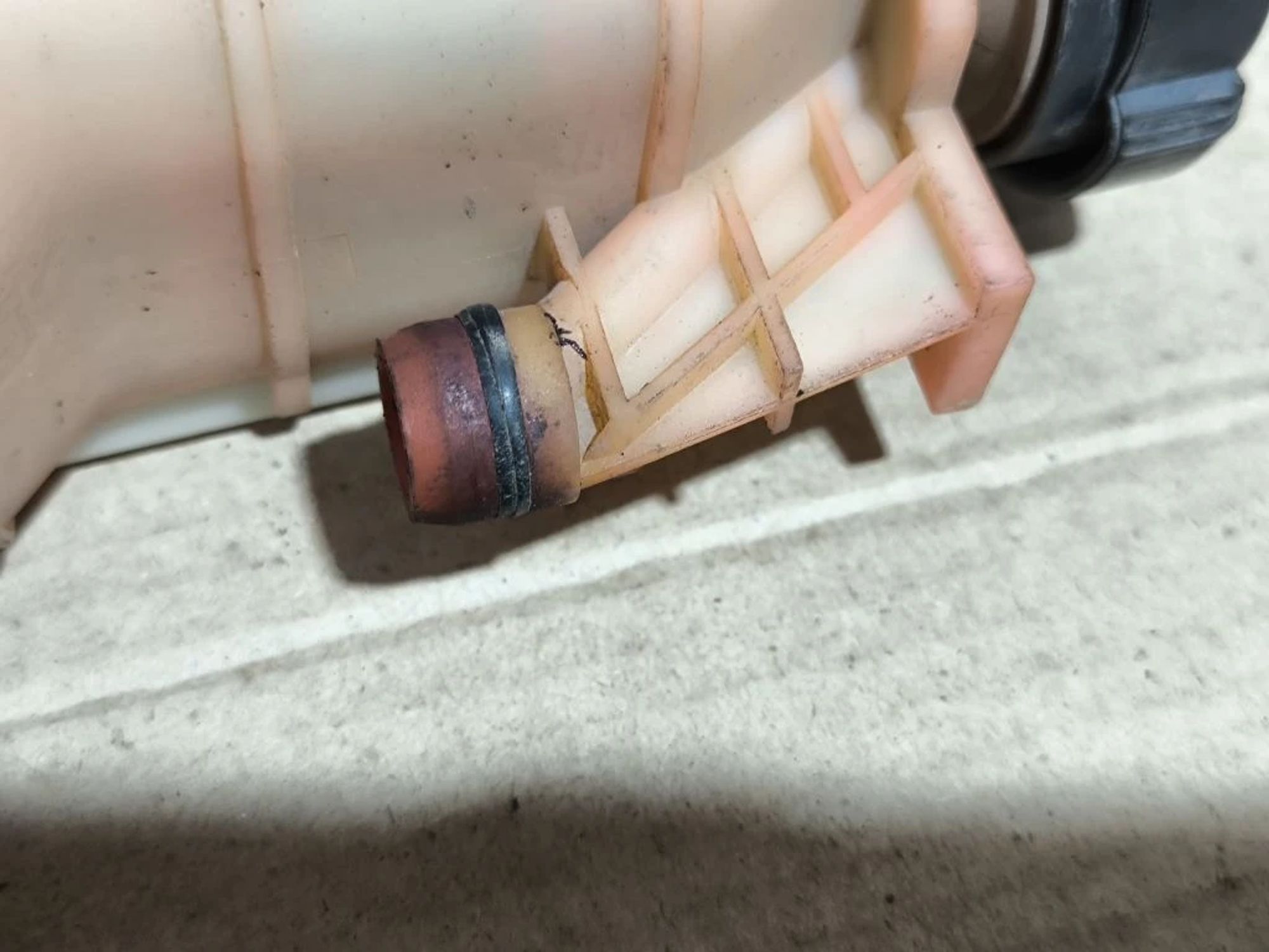 https://ycs.partsauto.market/partsauto-images/thmbs/userImages/d89d66a30f14dbad161fb7a986aa0fe5/part/b7df4bb0-7ac9-4b84-98f4-c13b4a814cac_1781003390615.jpg