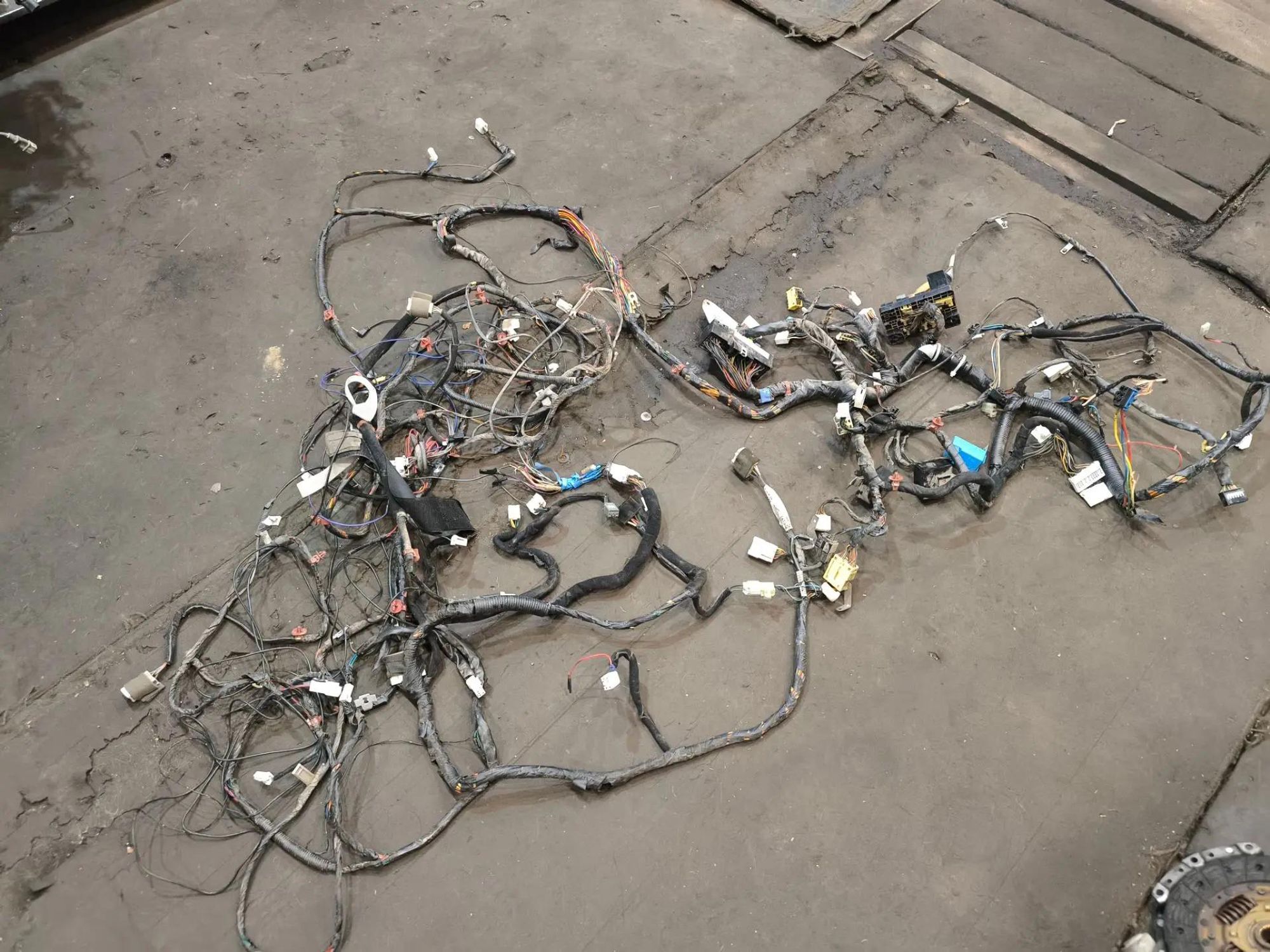 https://ycs.partsauto.market/partsauto-images/thmbs/userImages/d89d66a30f14dbad161fb7a986aa0fe5/part/bb4e76f4-cd12-4521-afb3-d5a464ad54dd_1786423373014.jpg