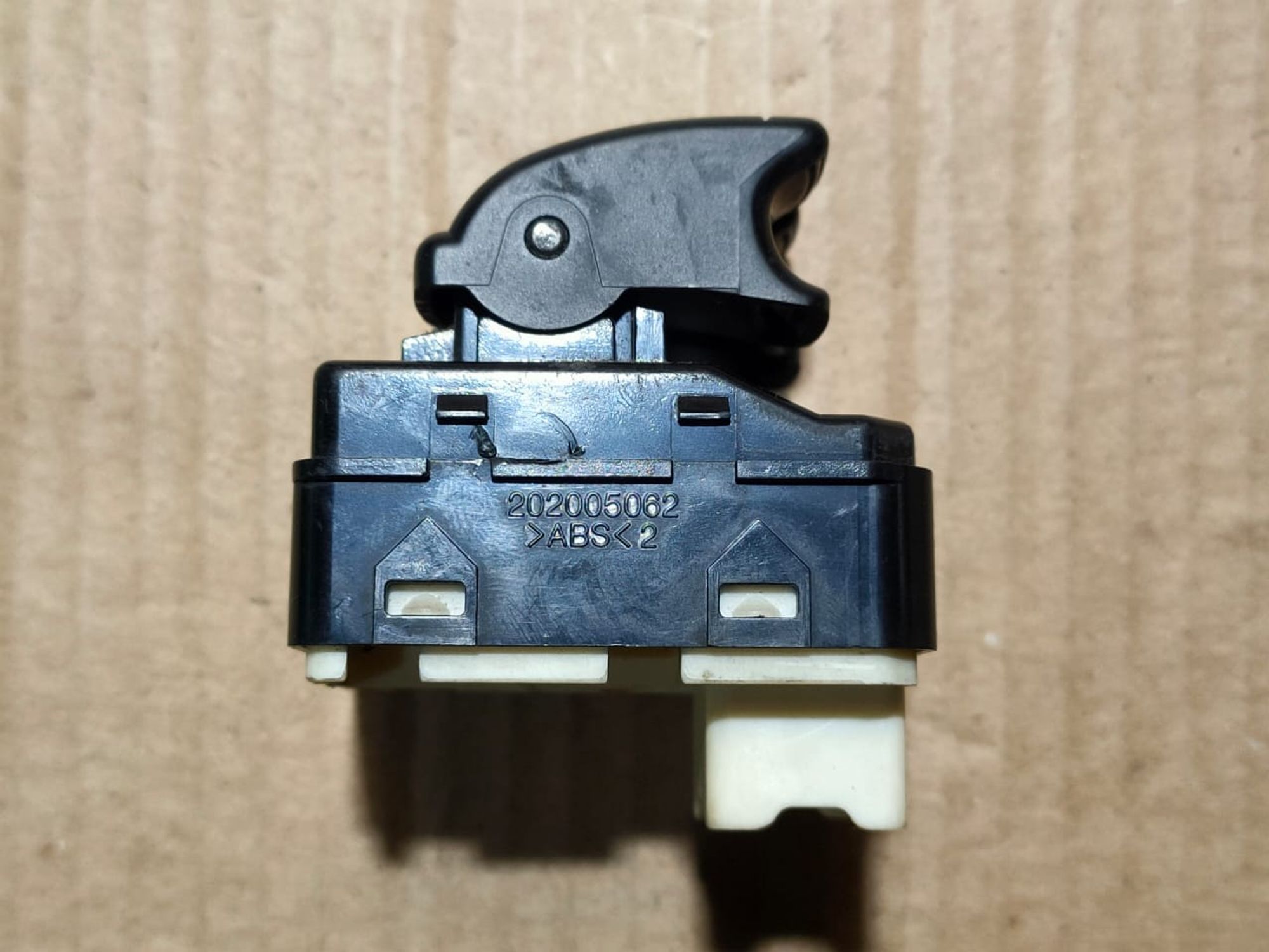 https://ycs.partsauto.market/partsauto-images/thmbs/userImages/d89d66a30f14dbad161fb7a986aa0fe5/part/bc8d24a4-11dd-4313-89a4-1585ef8b43e5_1721992618700.jpg