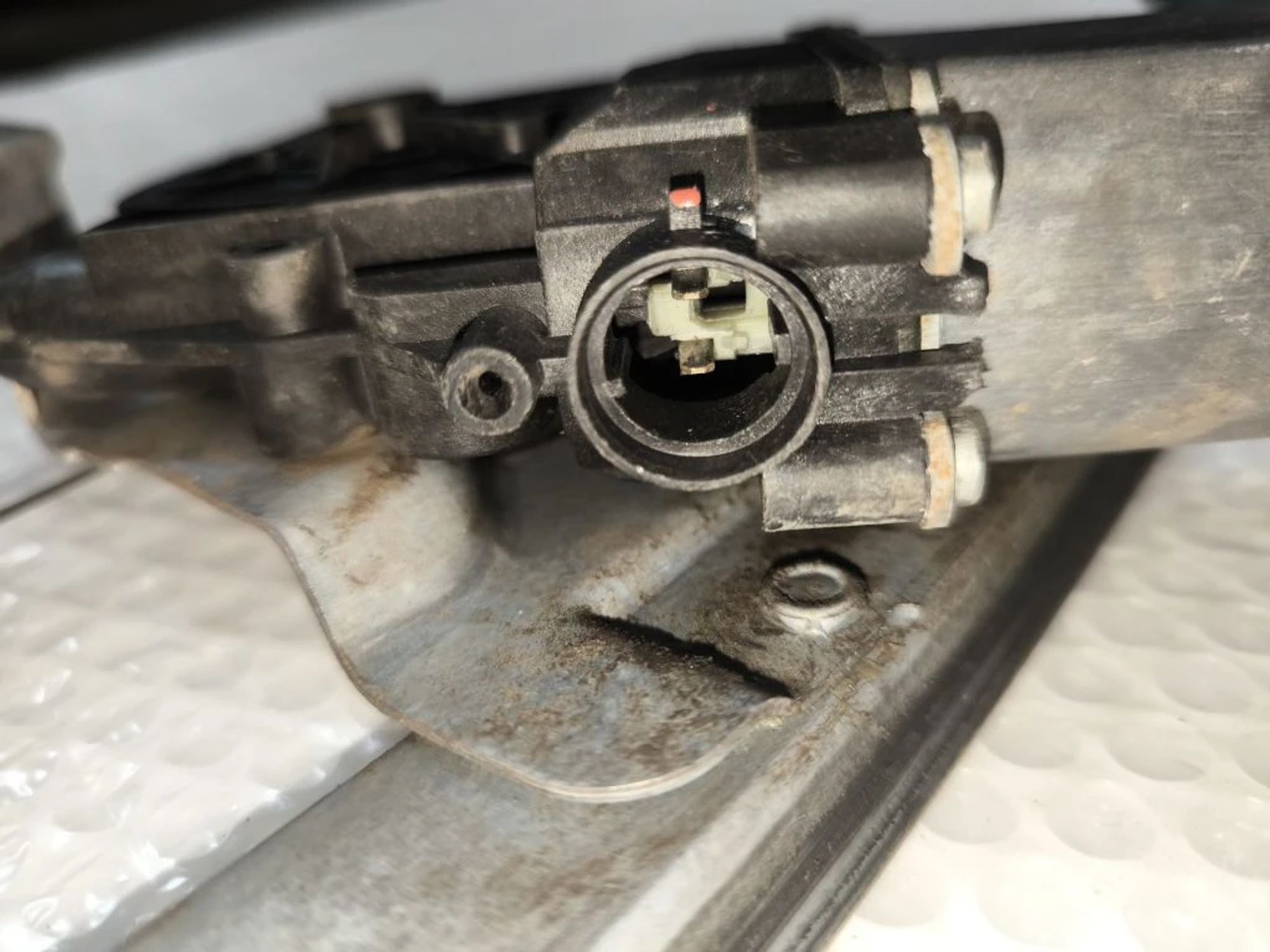 https://ycs.partsauto.market/partsauto-images/thmbs/userImages/d89d66a30f14dbad161fb7a986aa0fe5/part/bd6aeacd-ce91-45cd-ad2e-37167a2756bd_1777368546840.jpg