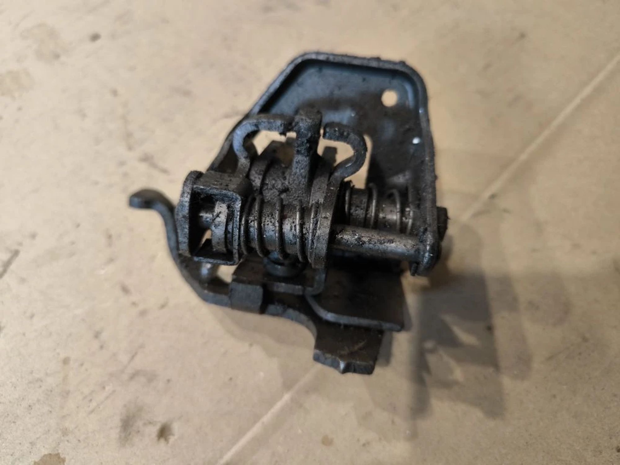 https://ycs.partsauto.market/partsauto-images/thmbs/userImages/d89d66a30f14dbad161fb7a986aa0fe5/part/be6d70b3-5a0e-4b2b-b03b-1ab820999f8e_1776928828051.jpg
