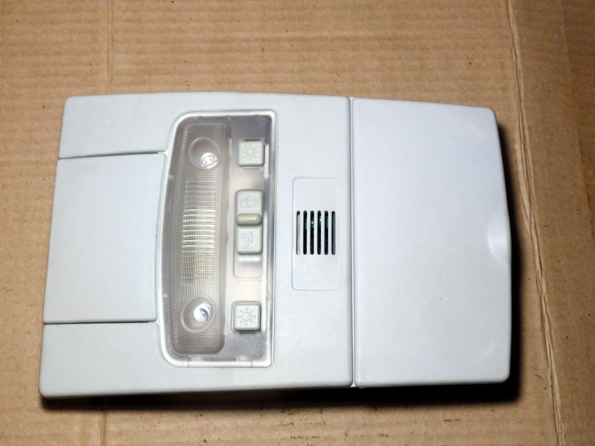 https://ycs.partsauto.market/partsauto-images/thmbs/userImages/d89d66a30f14dbad161fb7a986aa0fe5/part/c0aad074-c19c-4d93-af6f-54e569a7d6a9_1729687992541.jpg