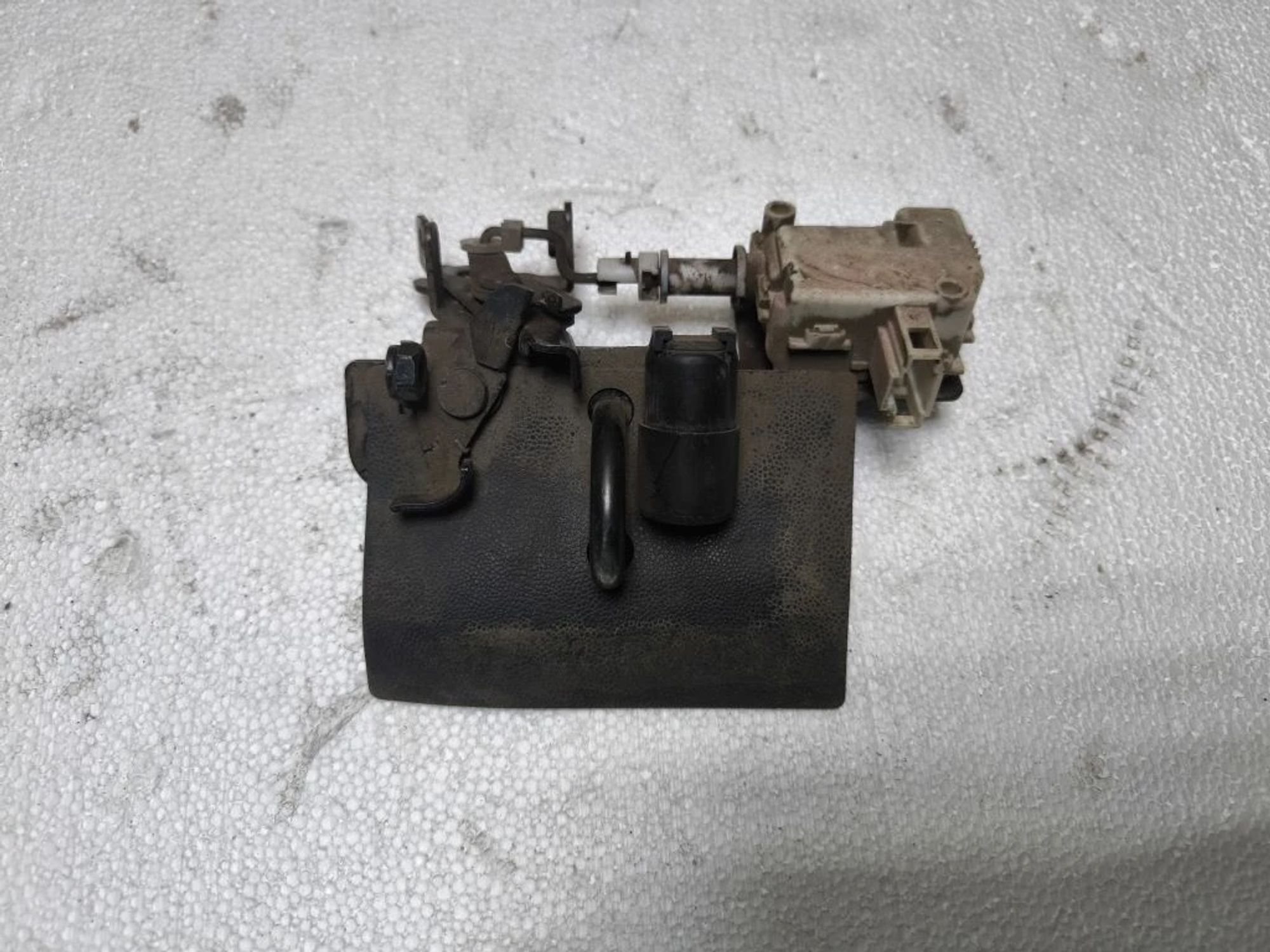 https://ycs.partsauto.market/partsauto-images/thmbs/userImages/d89d66a30f14dbad161fb7a986aa0fe5/part/c14f1cf2-7614-4346-b28e-e8b0d63d41c0_1776675287159.jpg