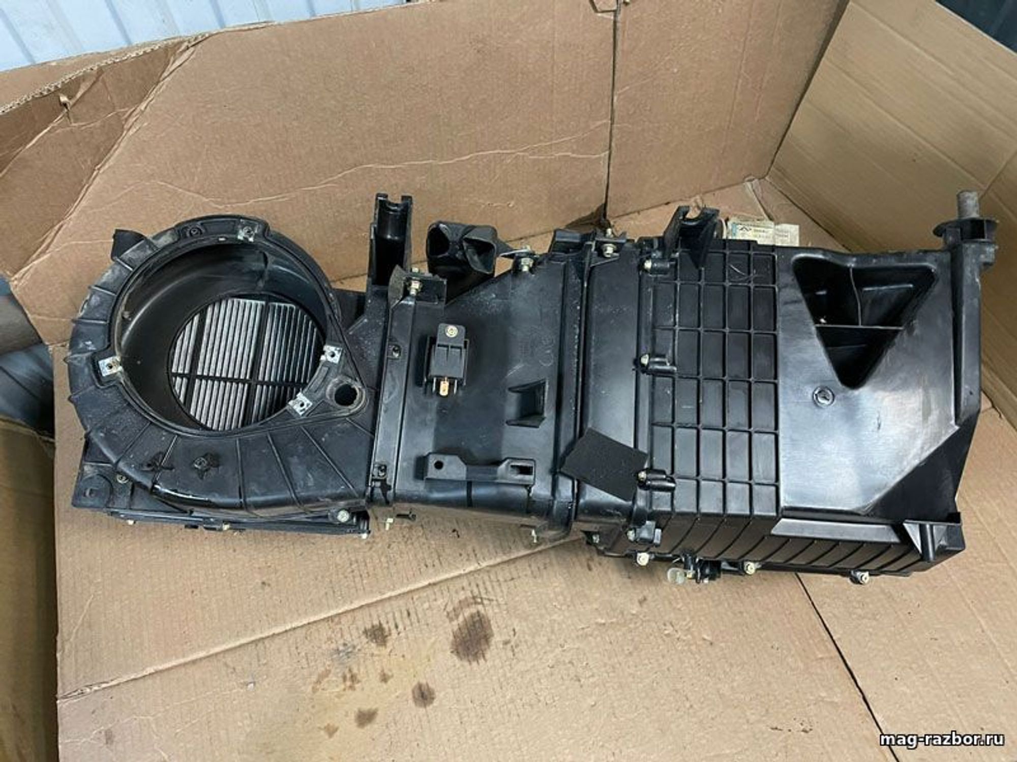 https://ycs.partsauto.market/partsauto-images/thmbs/userImages/d89d66a30f14dbad161fb7a986aa0fe5/part/c2b417d9-069a-4367-808b-55571e820c0d_1718260652711.jpg