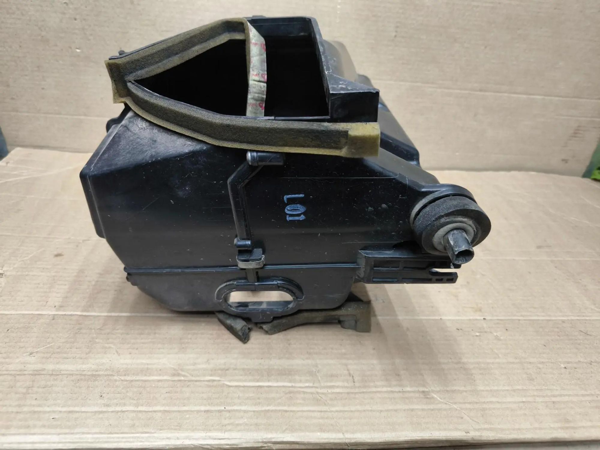 https://ycs.partsauto.market/partsauto-images/thmbs/userImages/d89d66a30f14dbad161fb7a986aa0fe5/part/c30486ba-3ea0-449d-a797-942ce58aa5b3_1786974834790.jpg