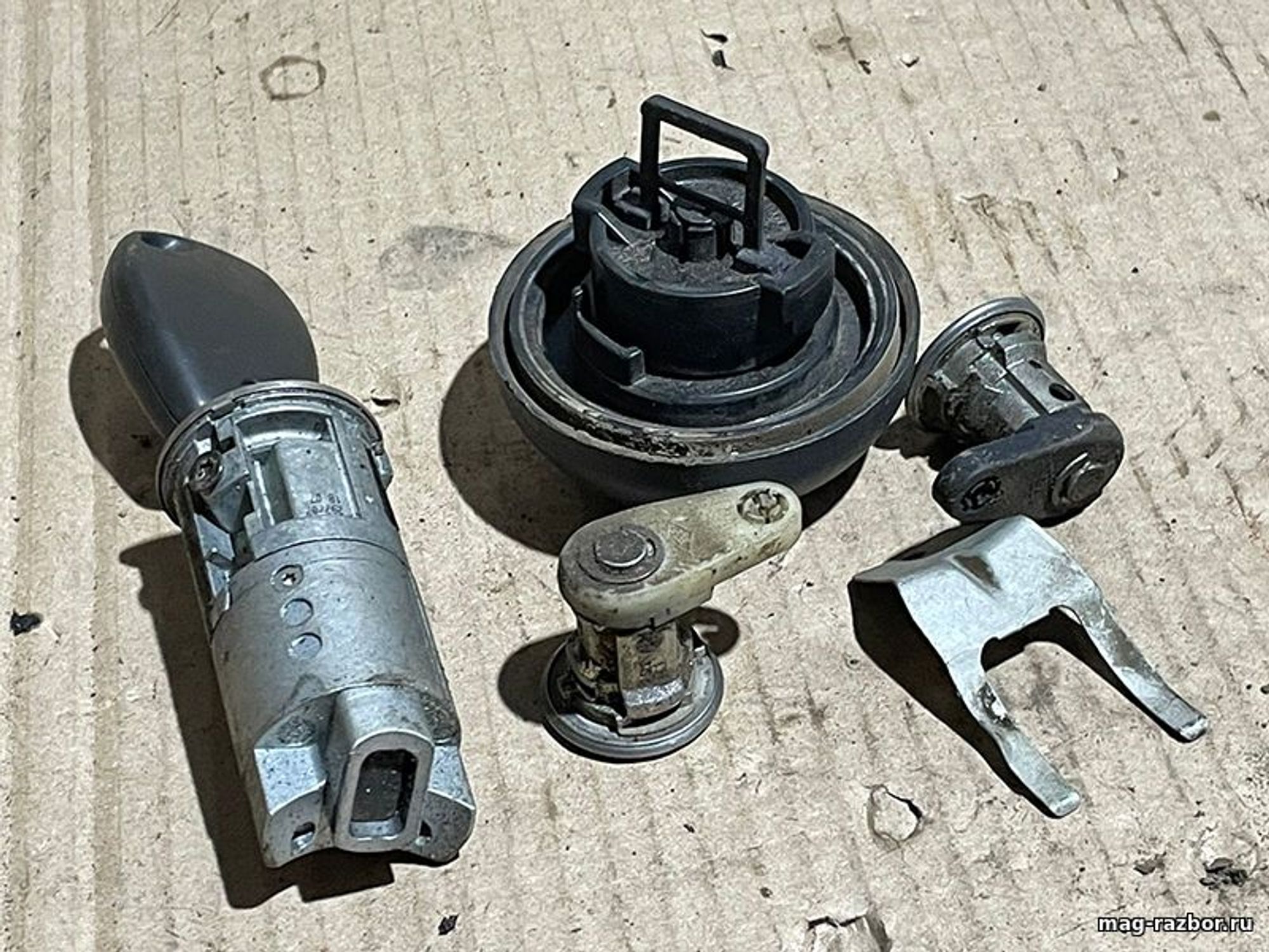 https://ycs.partsauto.market/partsauto-images/thmbs/userImages/d89d66a30f14dbad161fb7a986aa0fe5/part/c40142cd-5947-4d4e-b210-a375ce7ec3cb_1719395134090.jpg